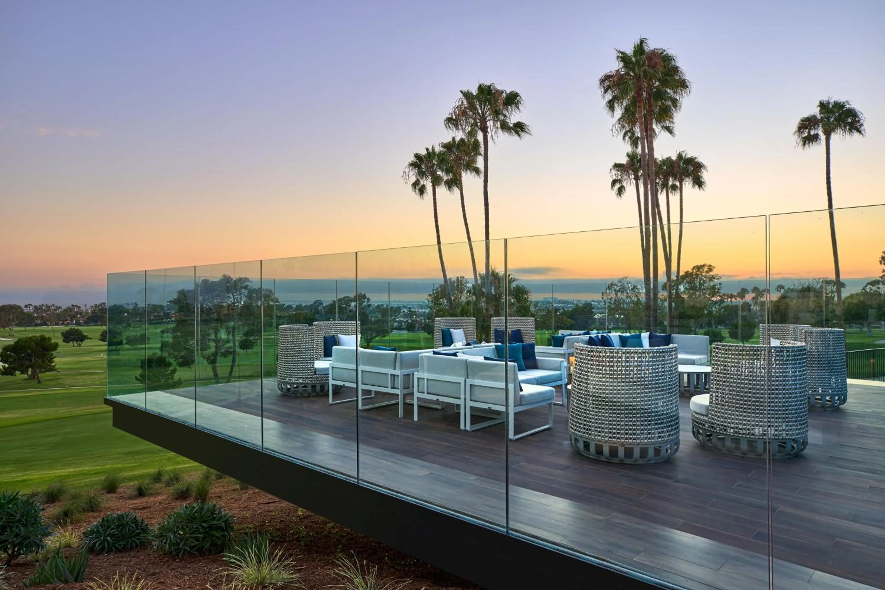 Lounge or bar in VEA Newport Beach, a Marriott Resort & Spa