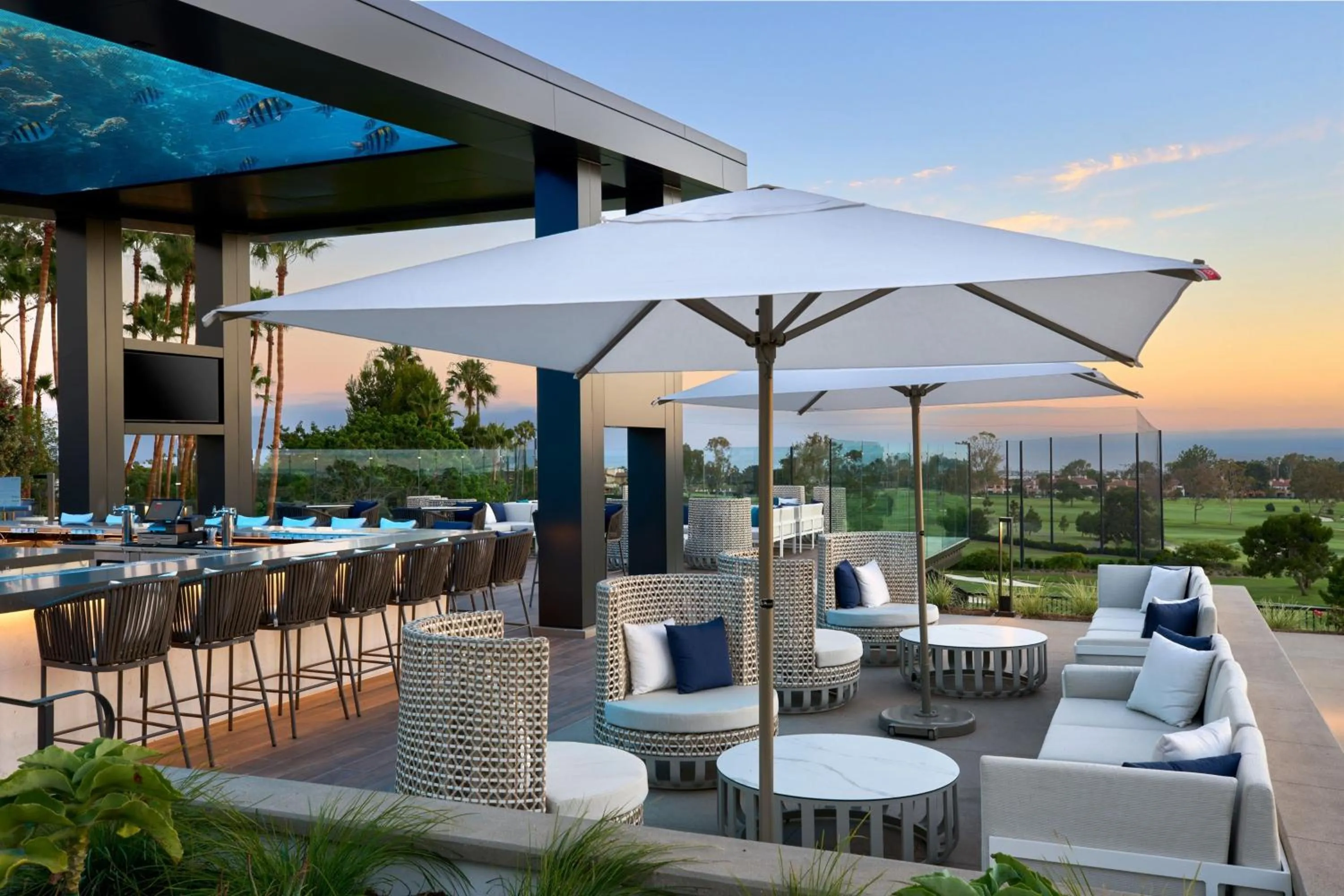 Lounge or bar in VEA Newport Beach, a Marriott Resort & Spa