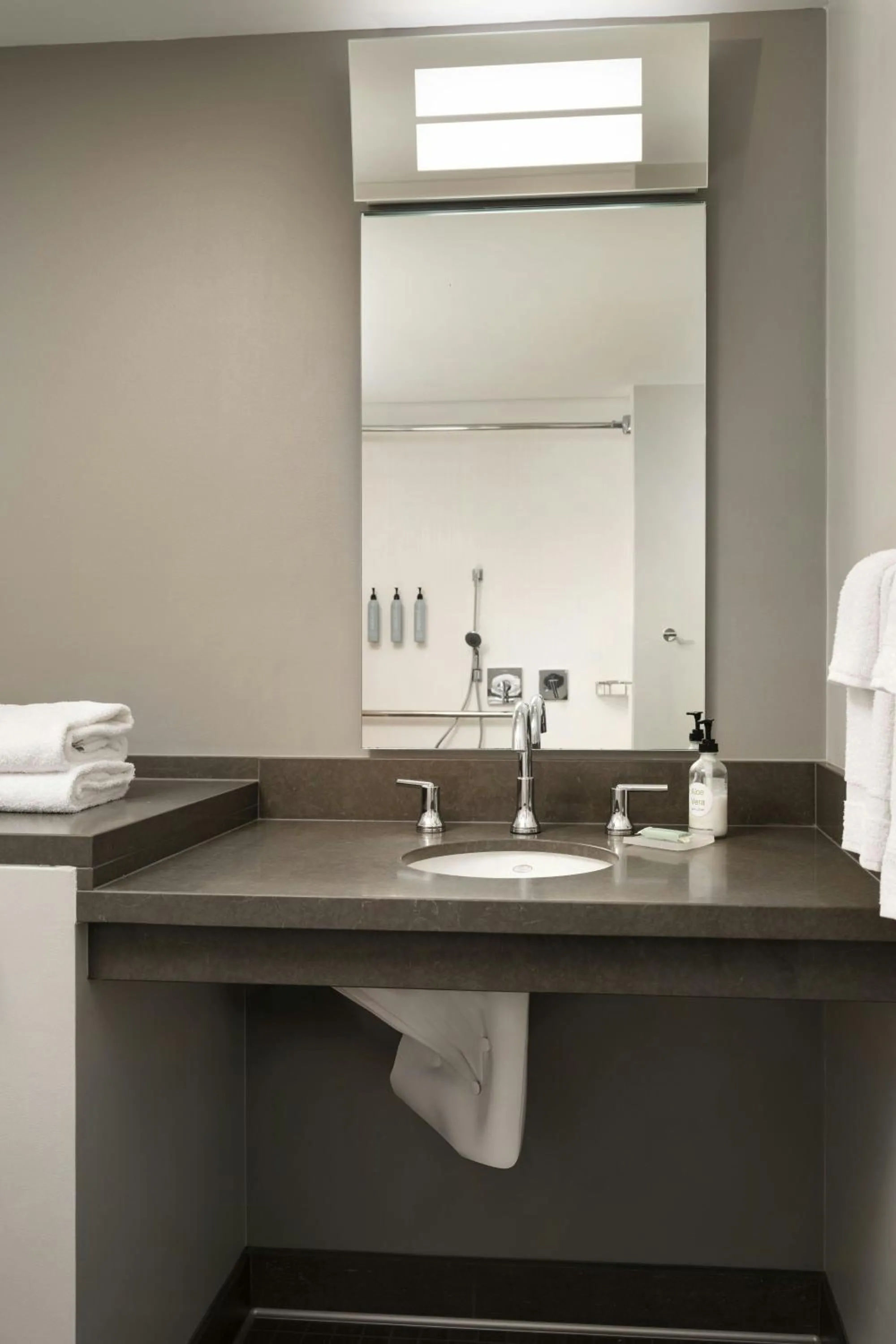 Bathroom in Courtyard by Marriott Long Beach Downtown