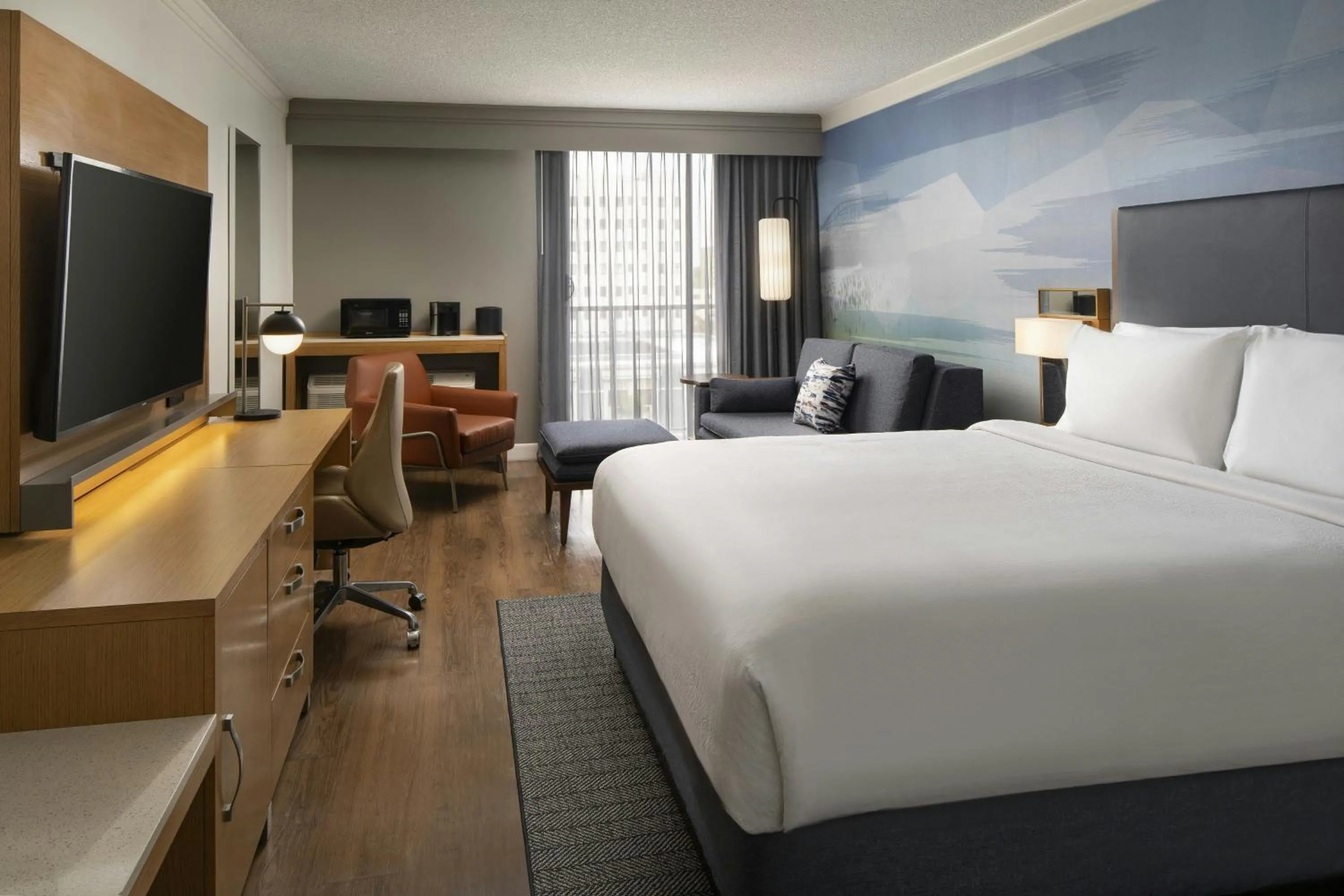 Photo of the whole room, Bed in Courtyard by Marriott Long Beach Downtown