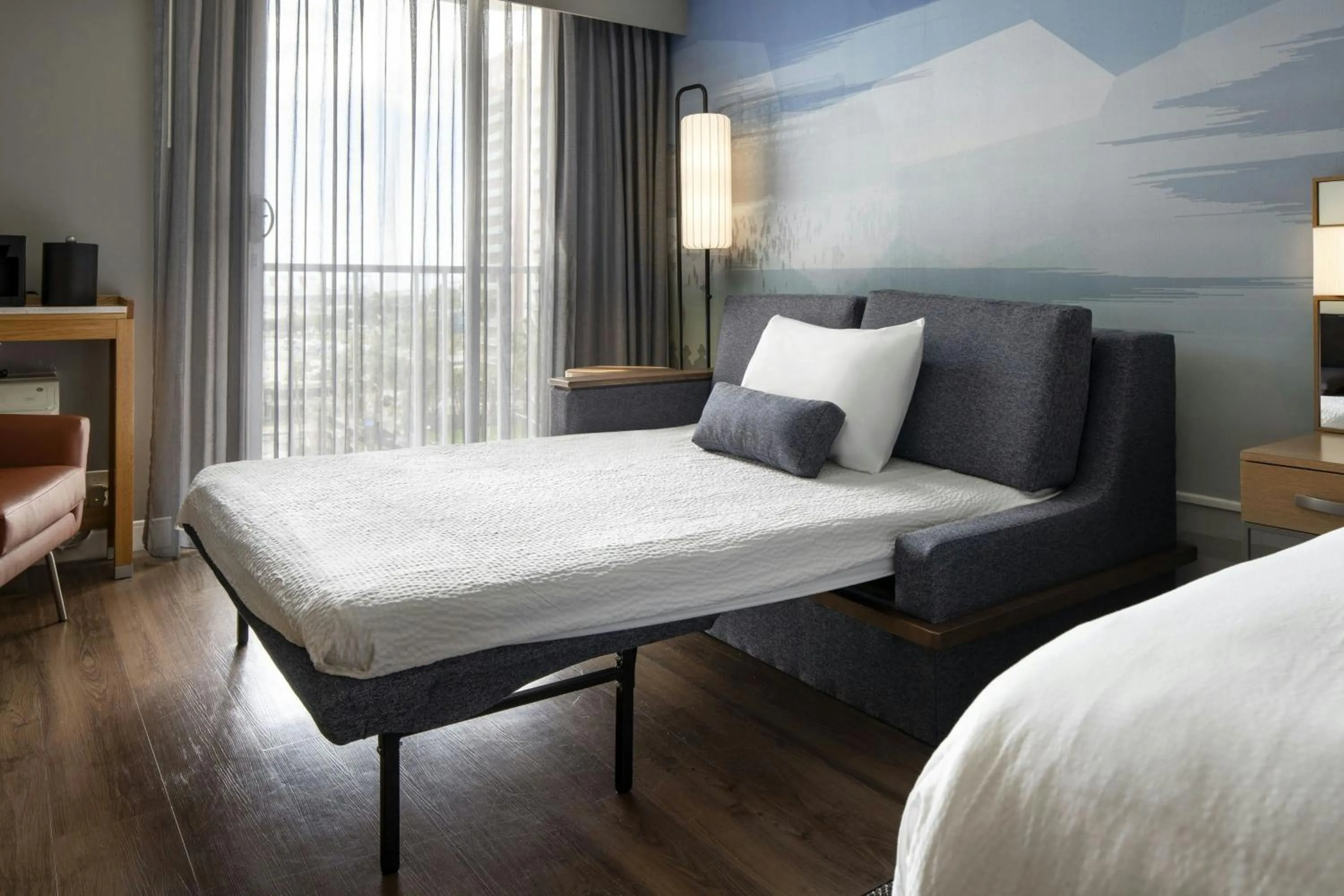 Photo of the whole room, Bed in Courtyard by Marriott Long Beach Downtown
