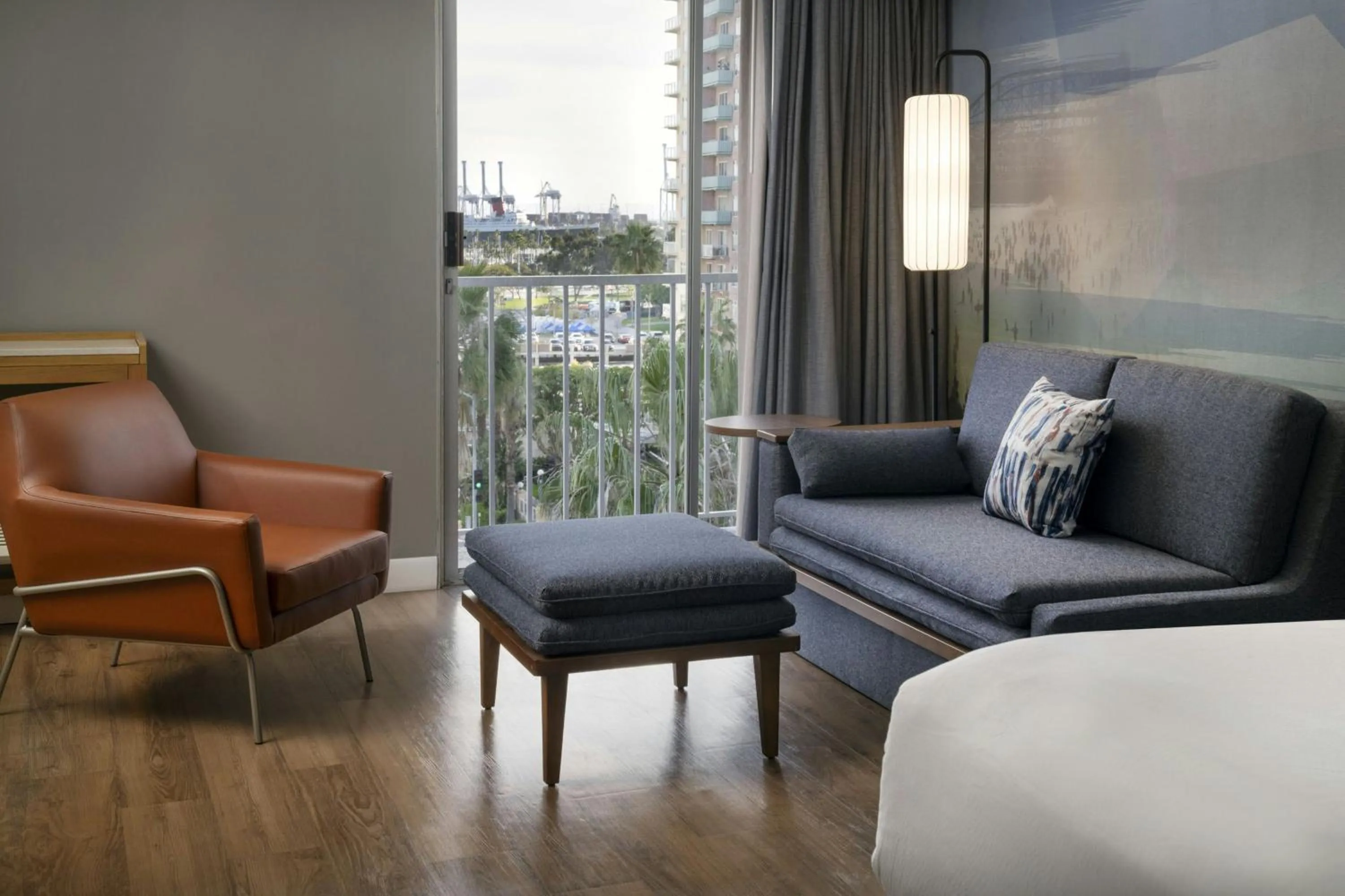 Living room in Courtyard by Marriott Long Beach Downtown