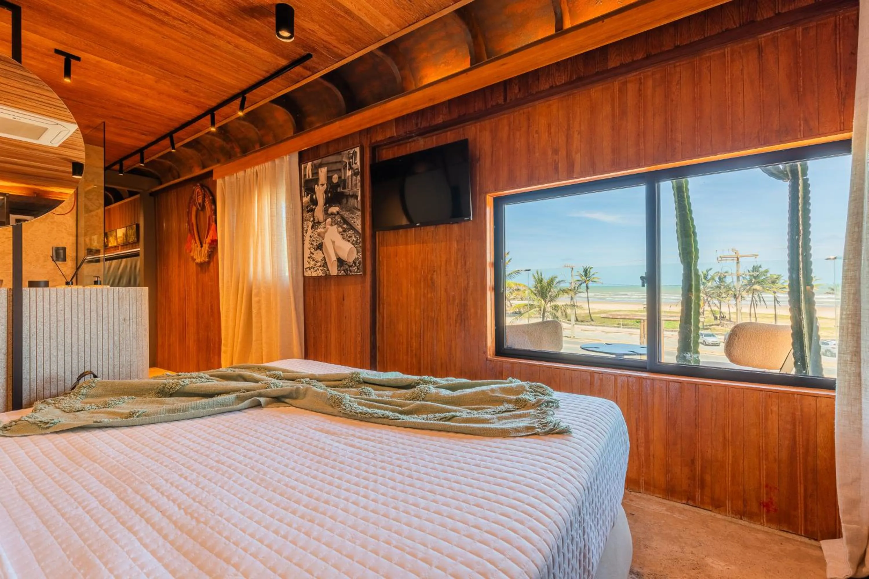 View (from property/room), Bed in Aruanã Eco Praia Hotel