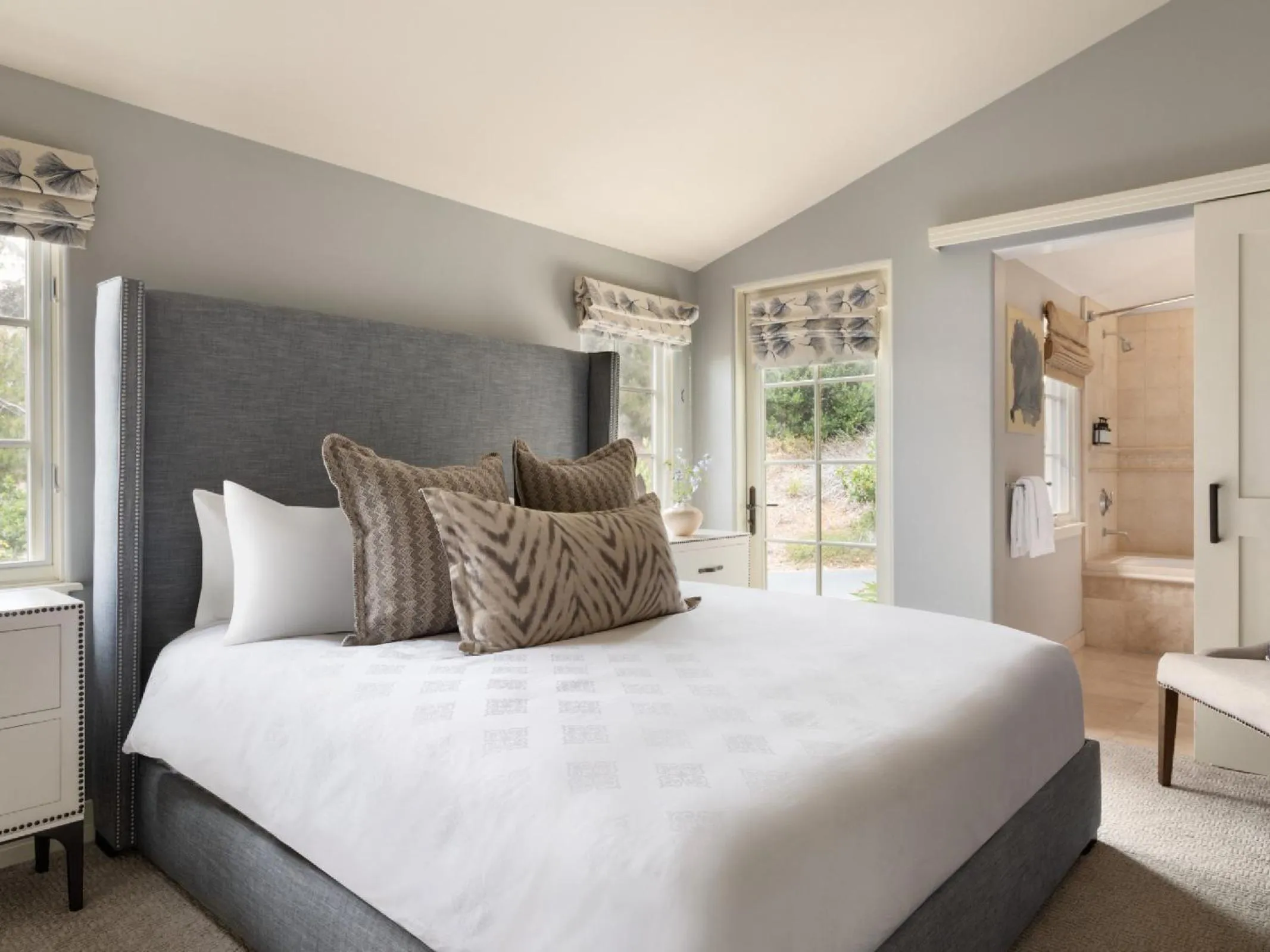 Toilet, Bed in Terranea Resort