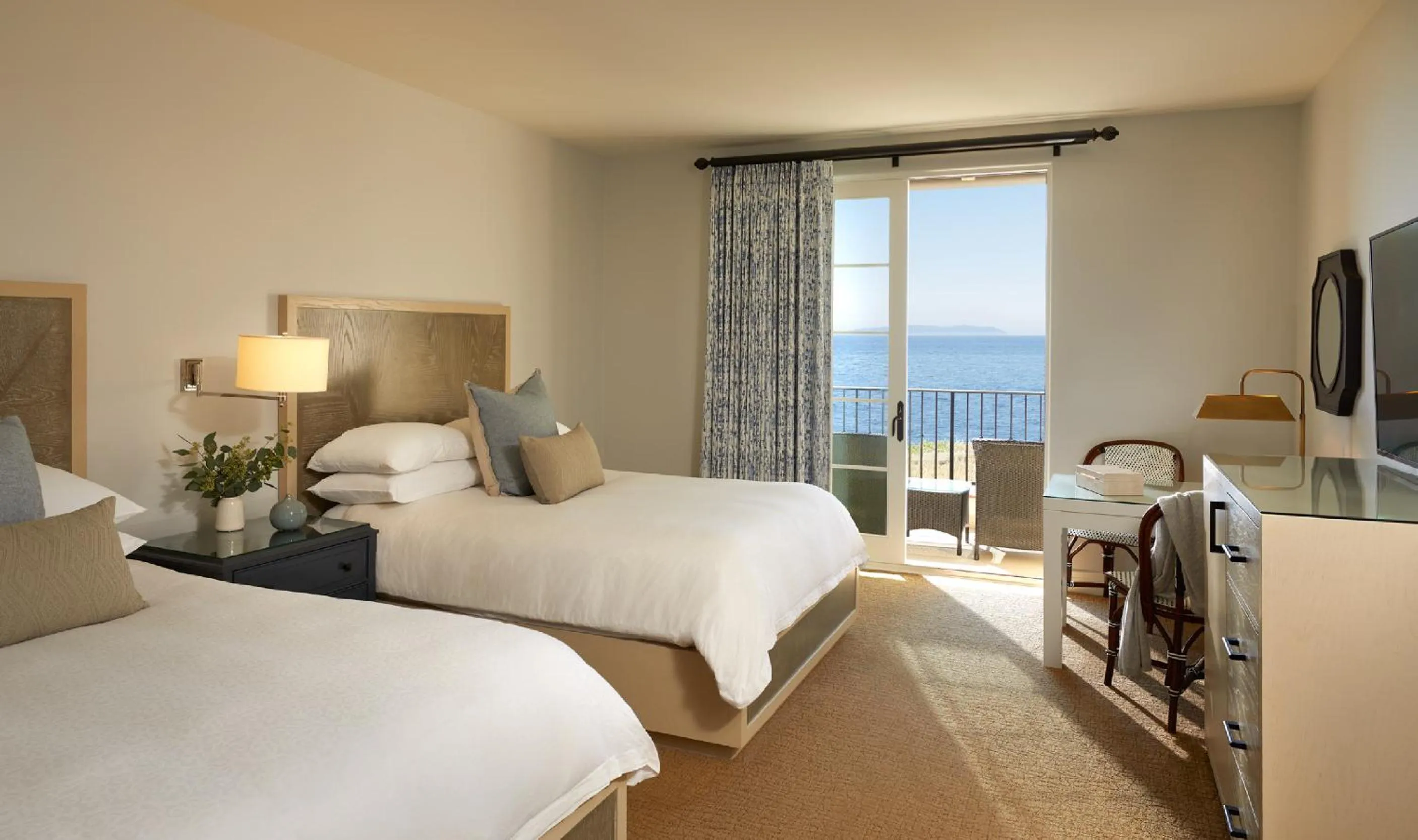 Communal lounge/ TV room, Bed in Terranea Resort