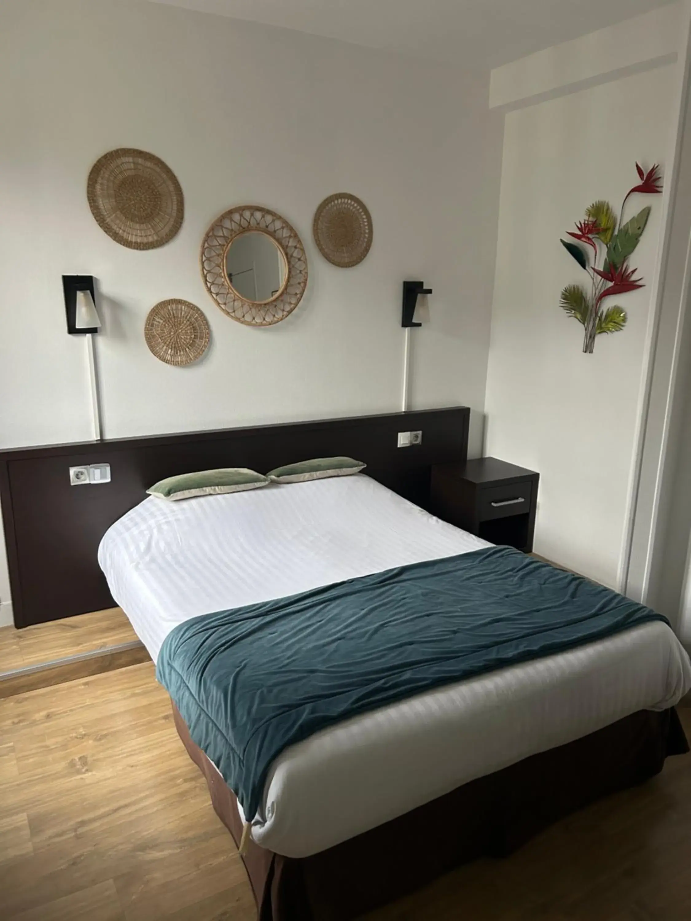 Superior Double Room with Courthouse View in Les Initiés Superior Double Room with Courthouse View in Les Initiés