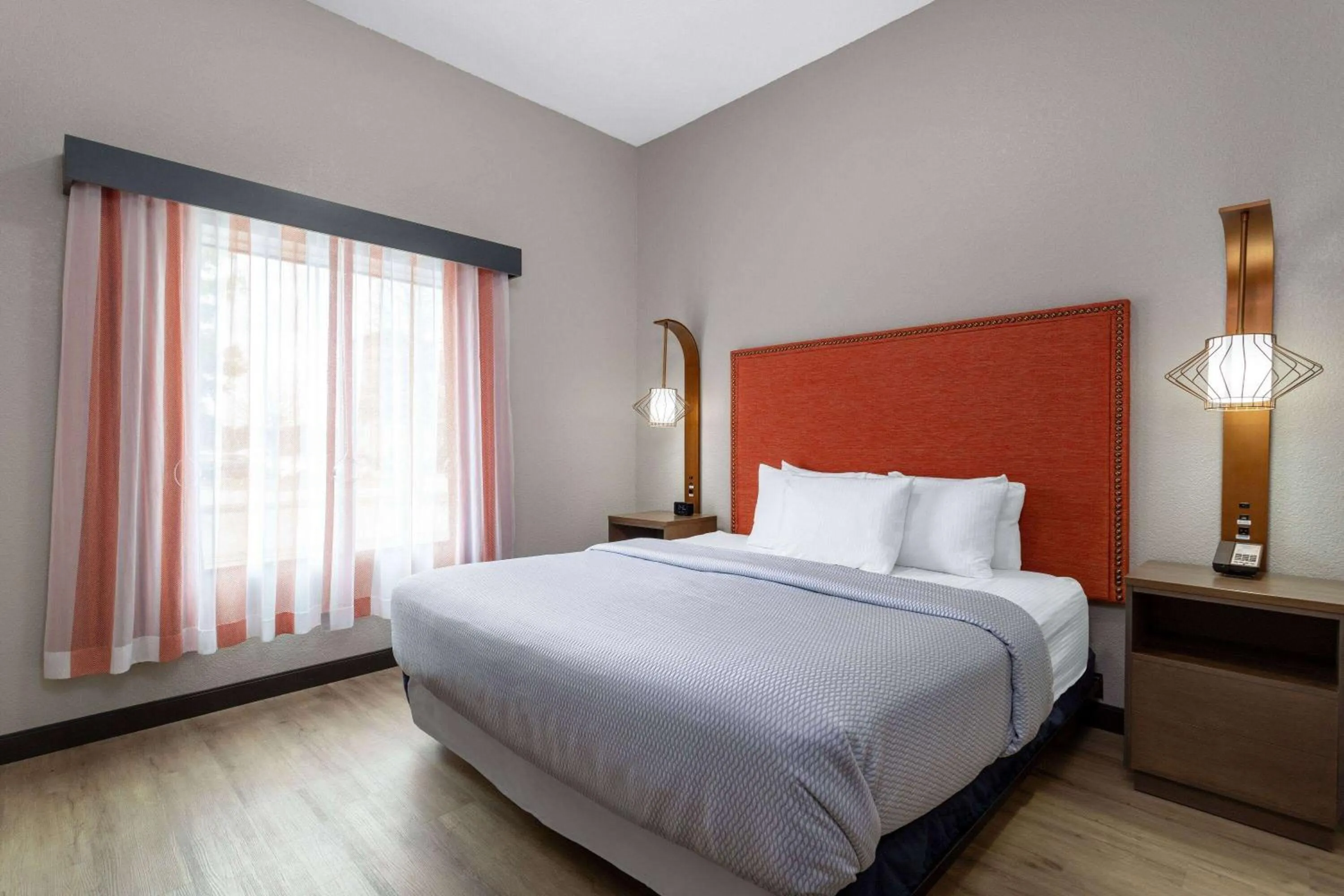 Photo of the whole room, Bed in La Quinta Inn & Suites by Wyndham Augusta Fort Eisenhower