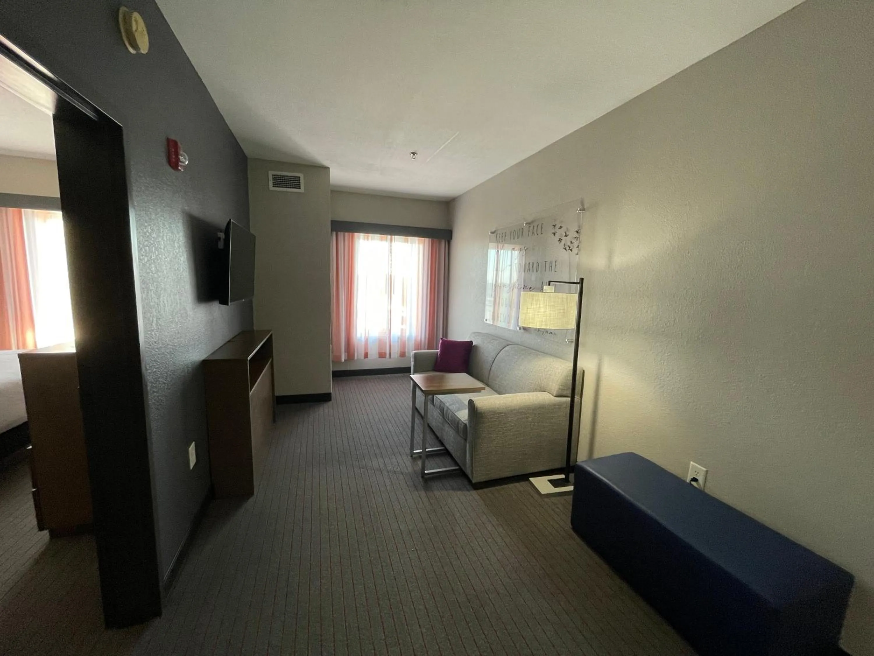 Living room, Bed in La Quinta Inn & Suites by Wyndham Augusta Fort Eisenhower