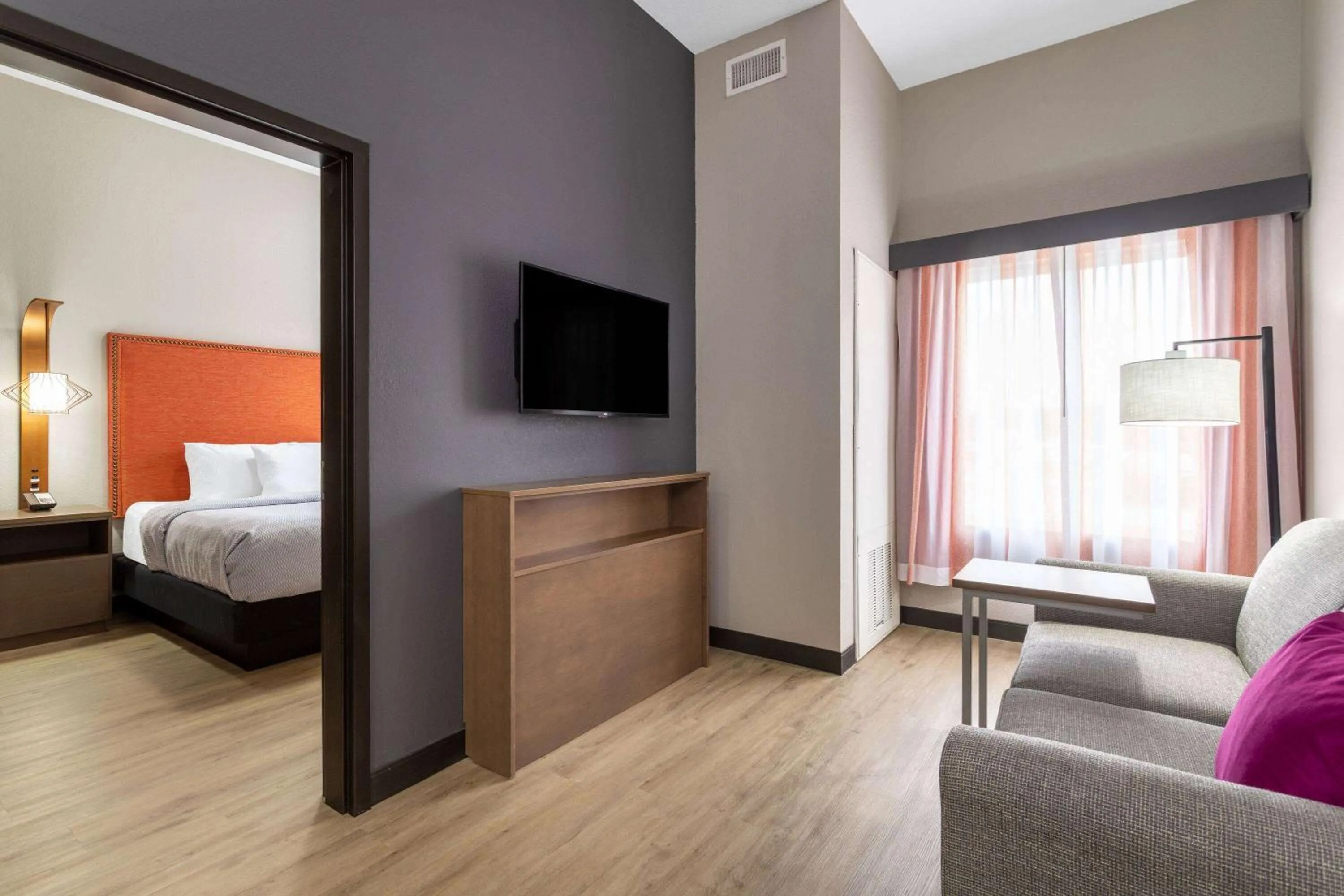 Bed in La Quinta Inn & Suites by Wyndham Augusta Fort Eisenhower