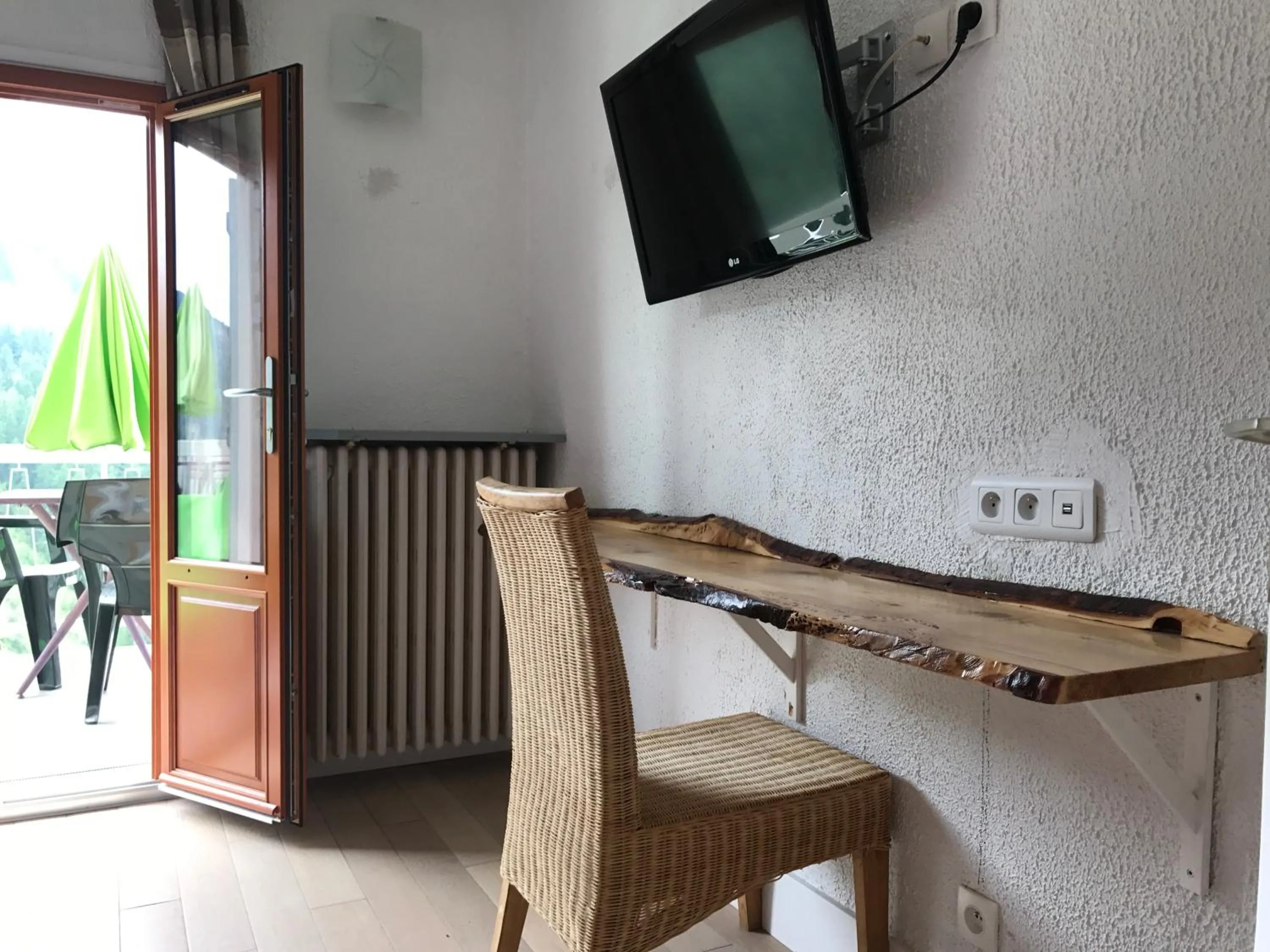 TV and multimedia in Hôtel Chastellares