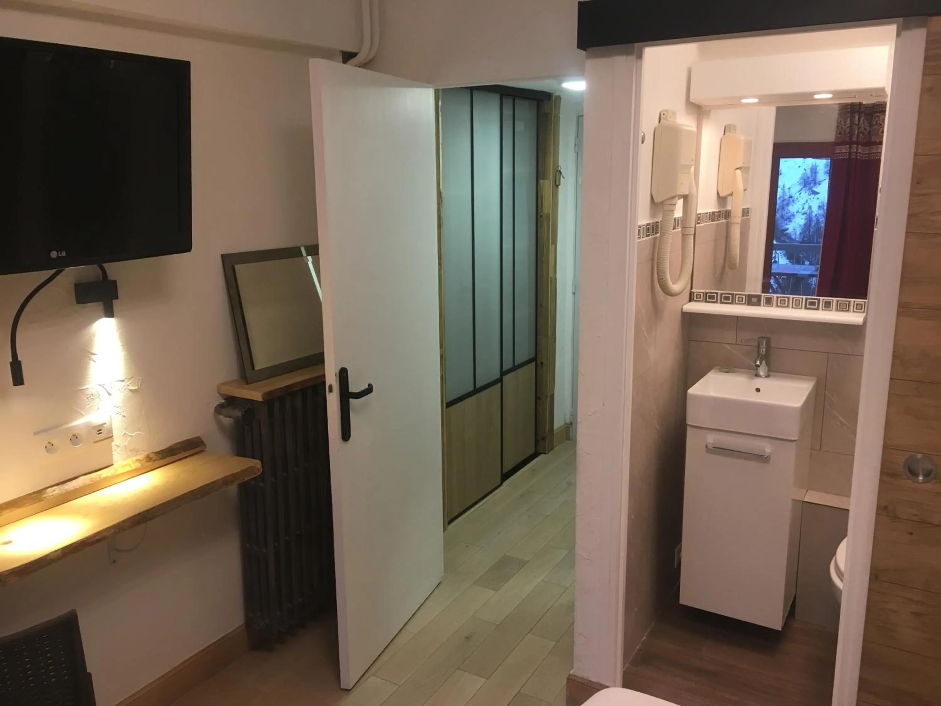 TV and multimedia in Hôtel Chastellares