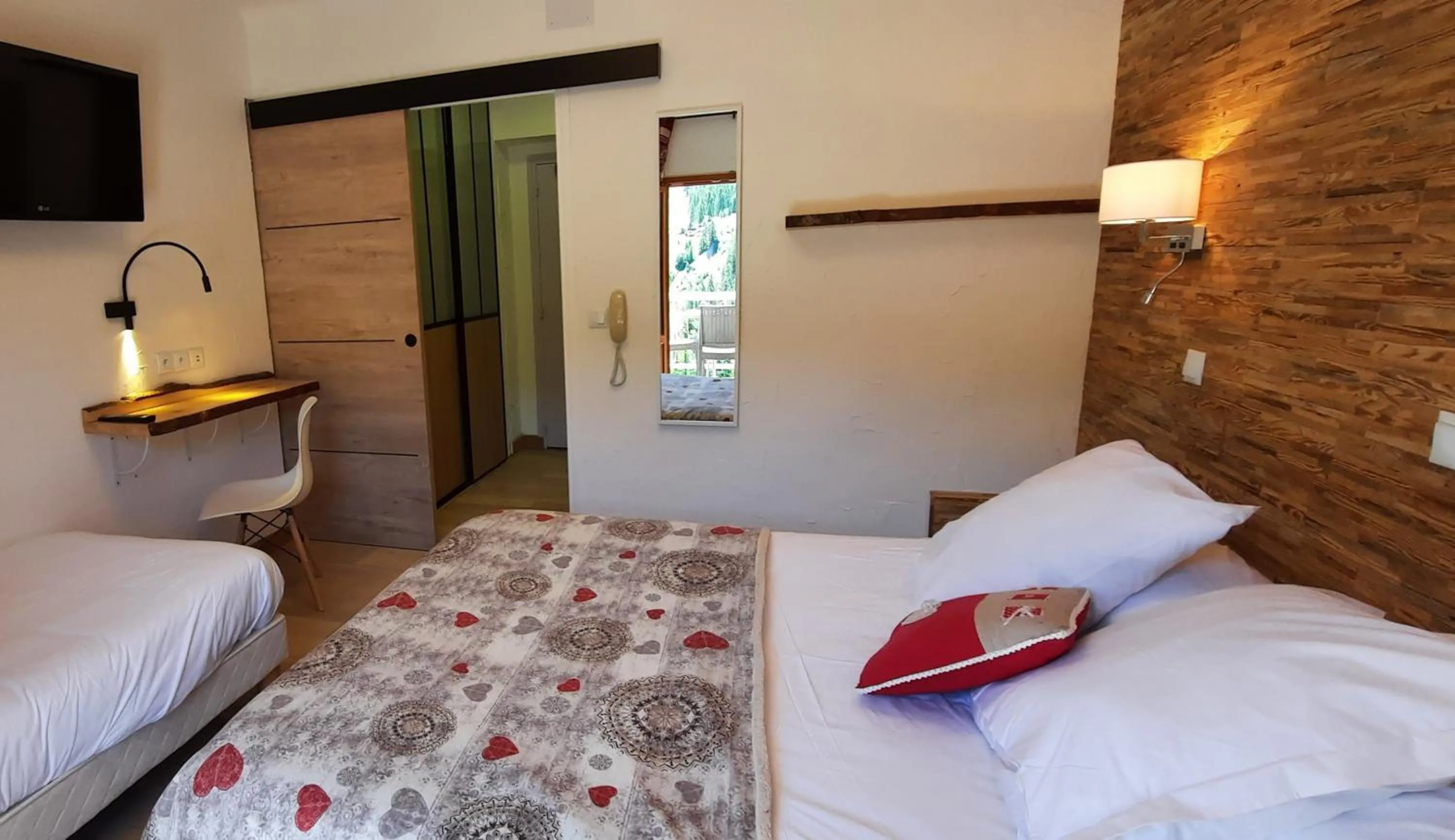 Bed in Hôtel Chastellares