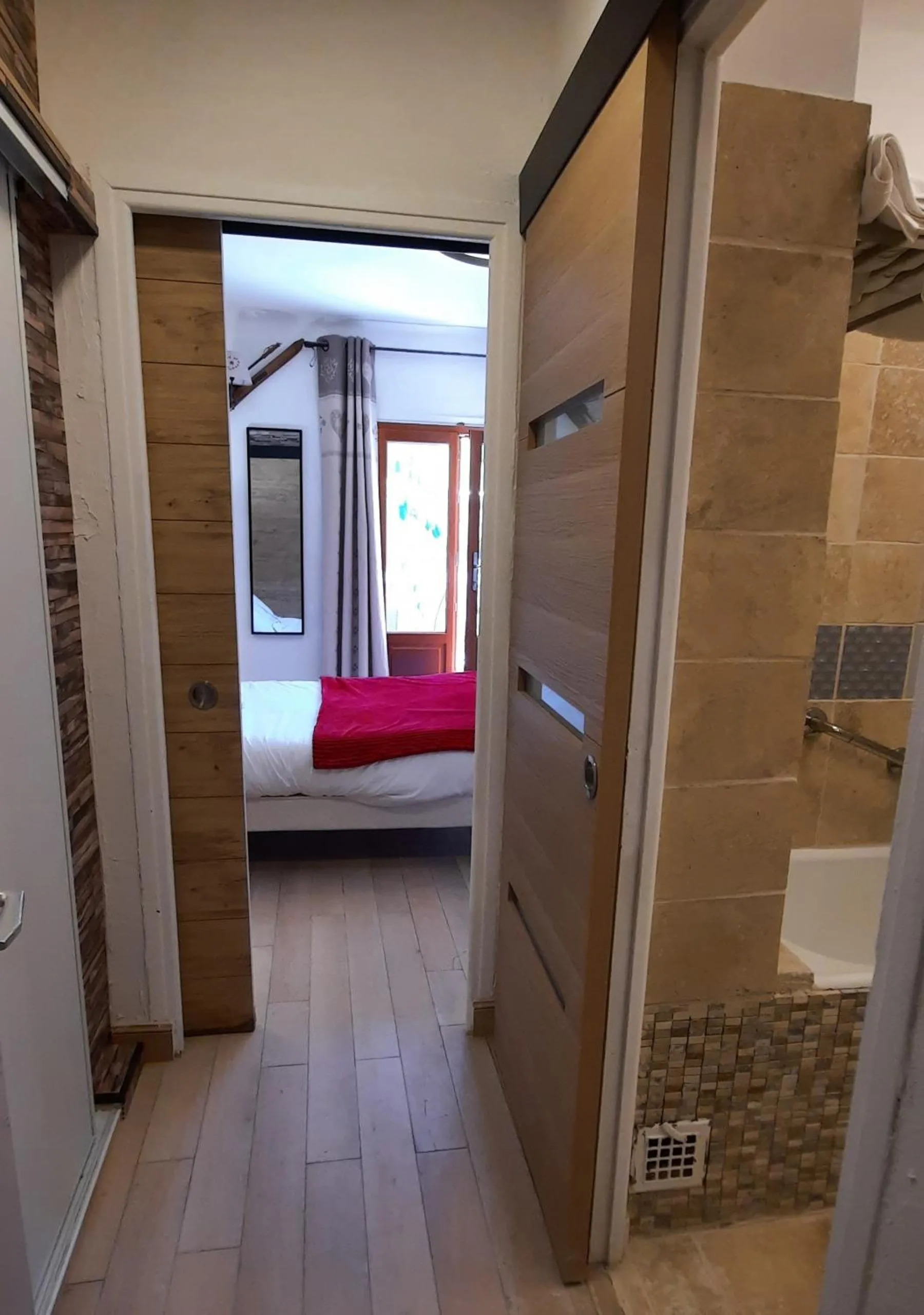 Photo of the whole room, Bed in Hôtel Chastellares