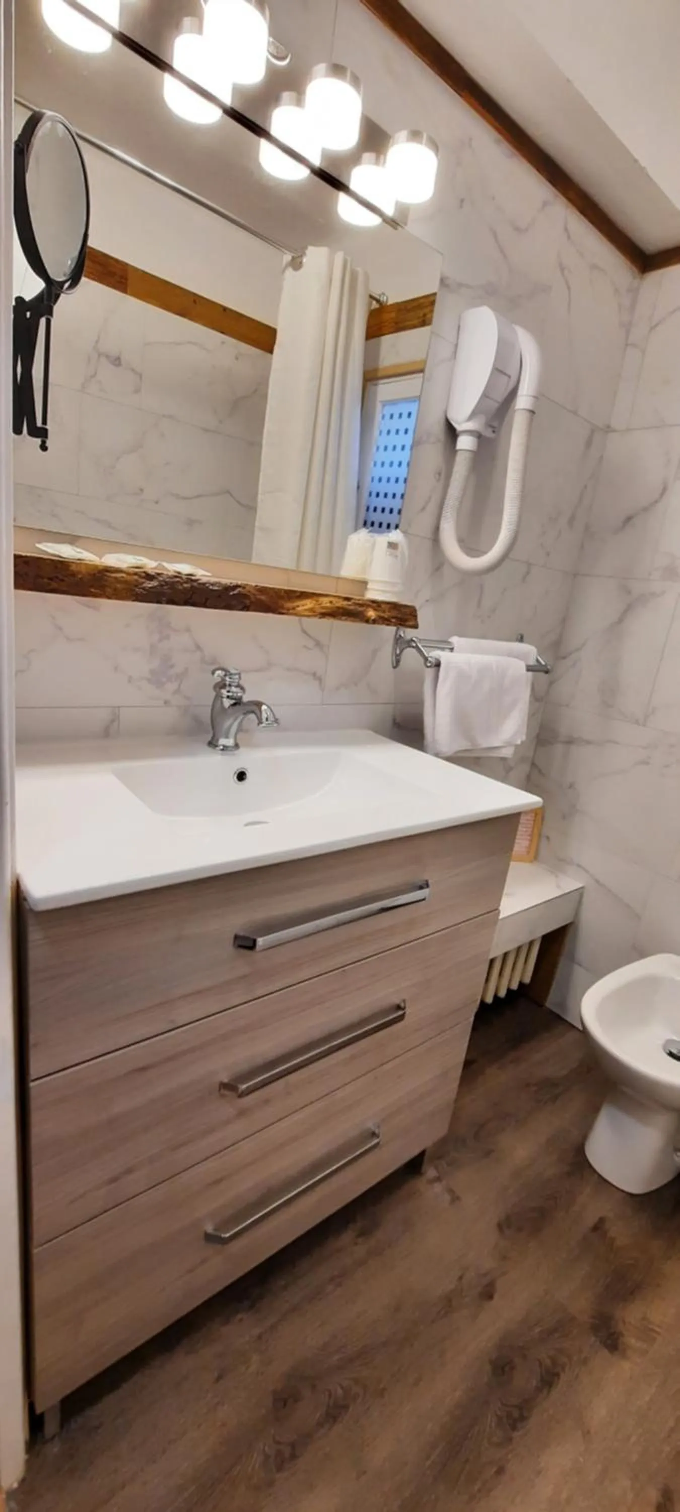 Bathroom in Hôtel Chastellares