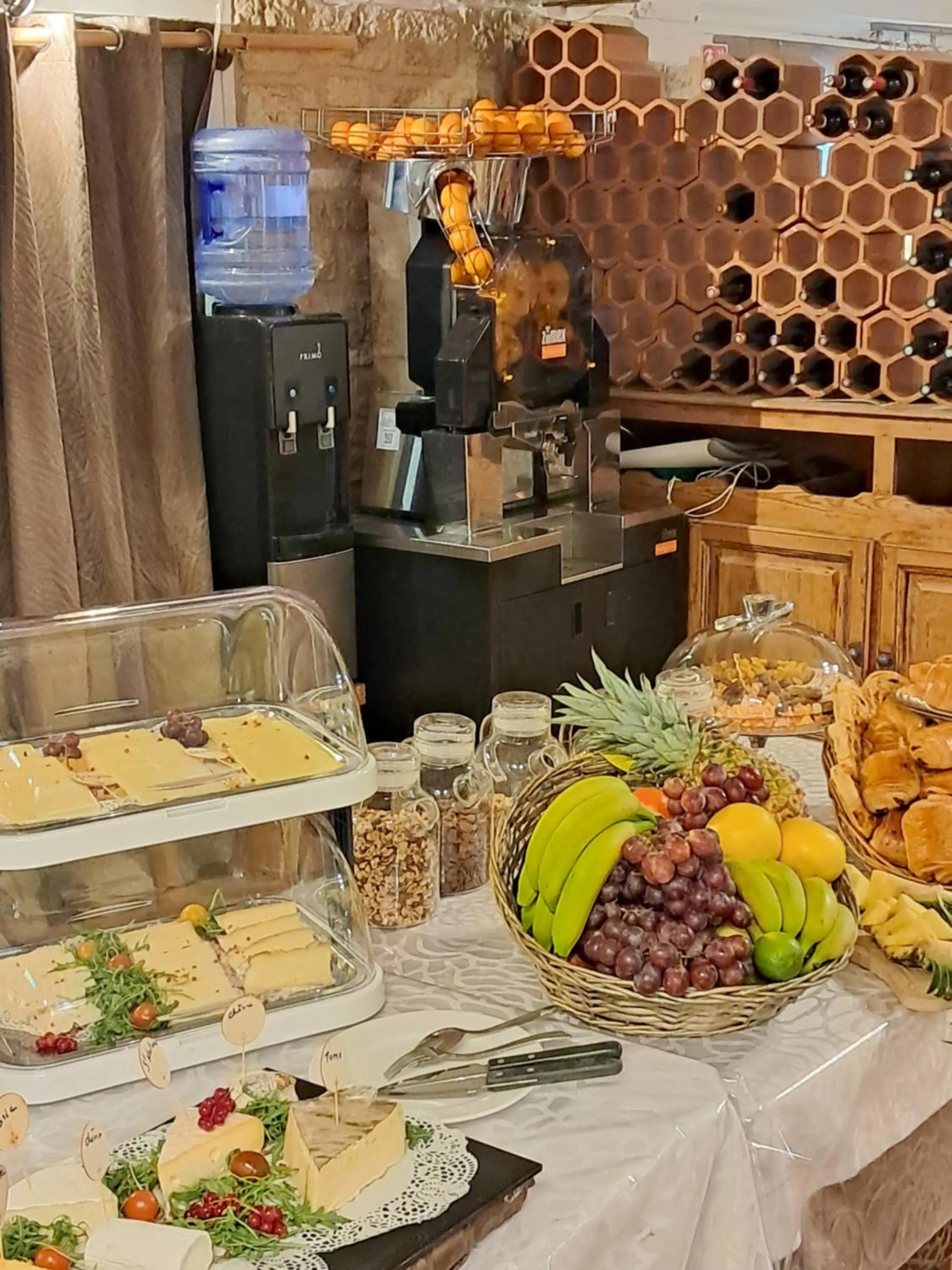 Buffet breakfast in Hôtel Chastellares