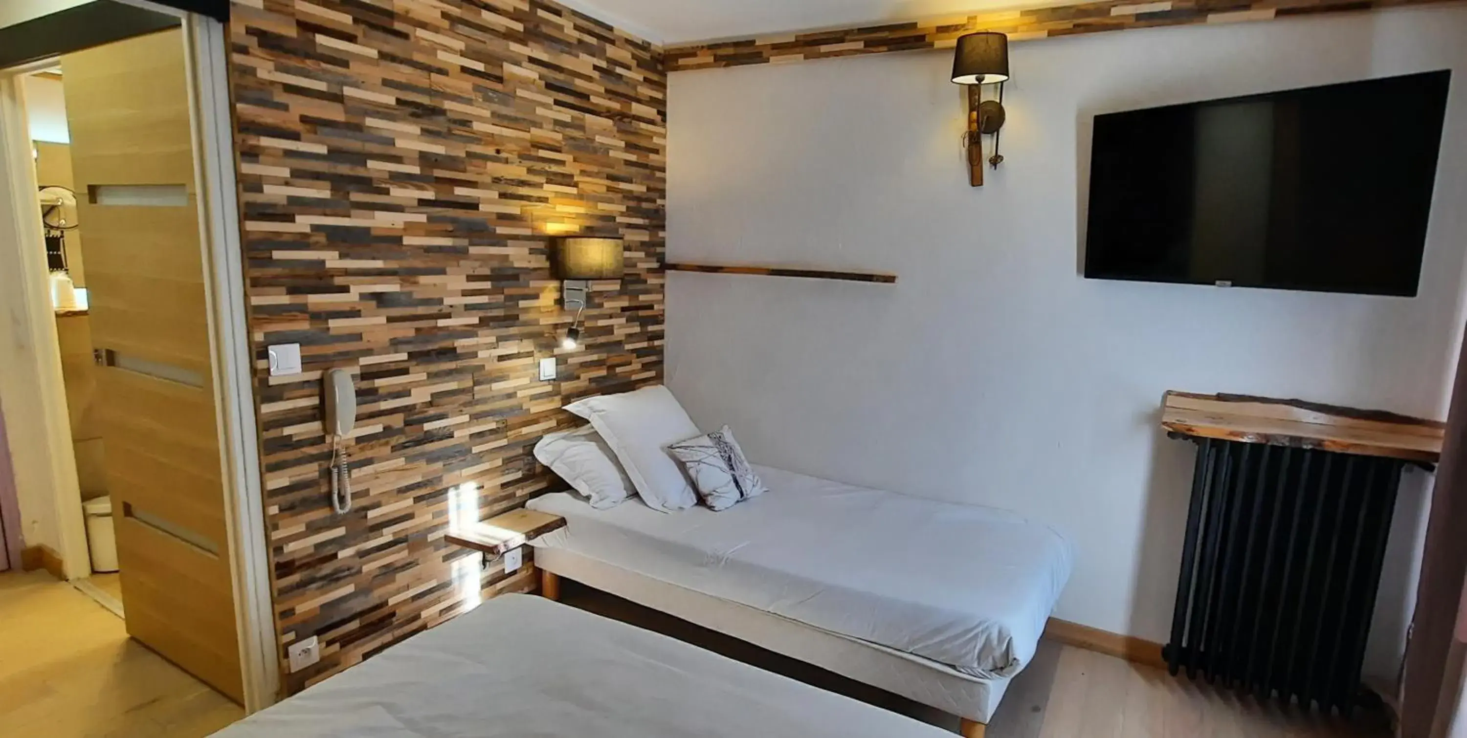 Superior Triple Room in Hôtel Chastellares Superior Triple Room in Hôtel Chastellares