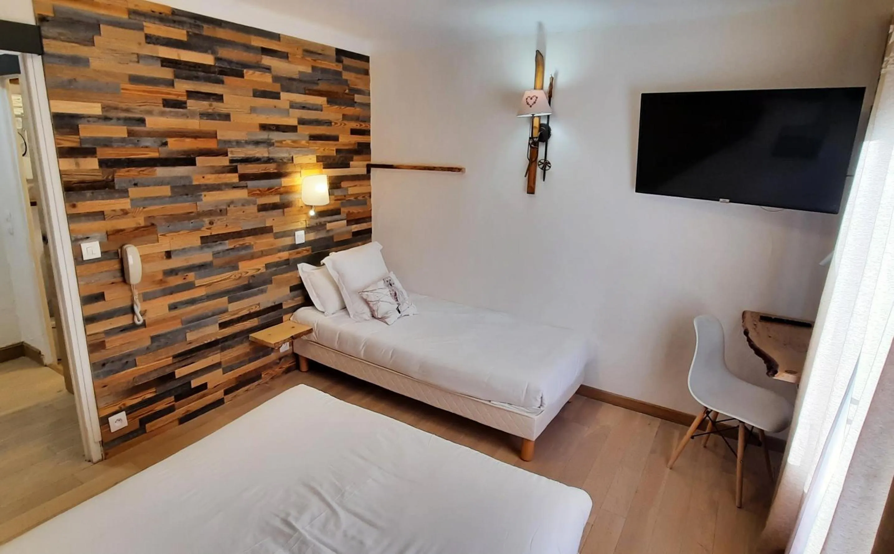 Bed in Hôtel Chastellares