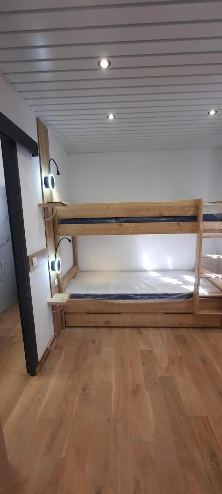 Photo of the whole room, Bed in Hôtel Chastellares