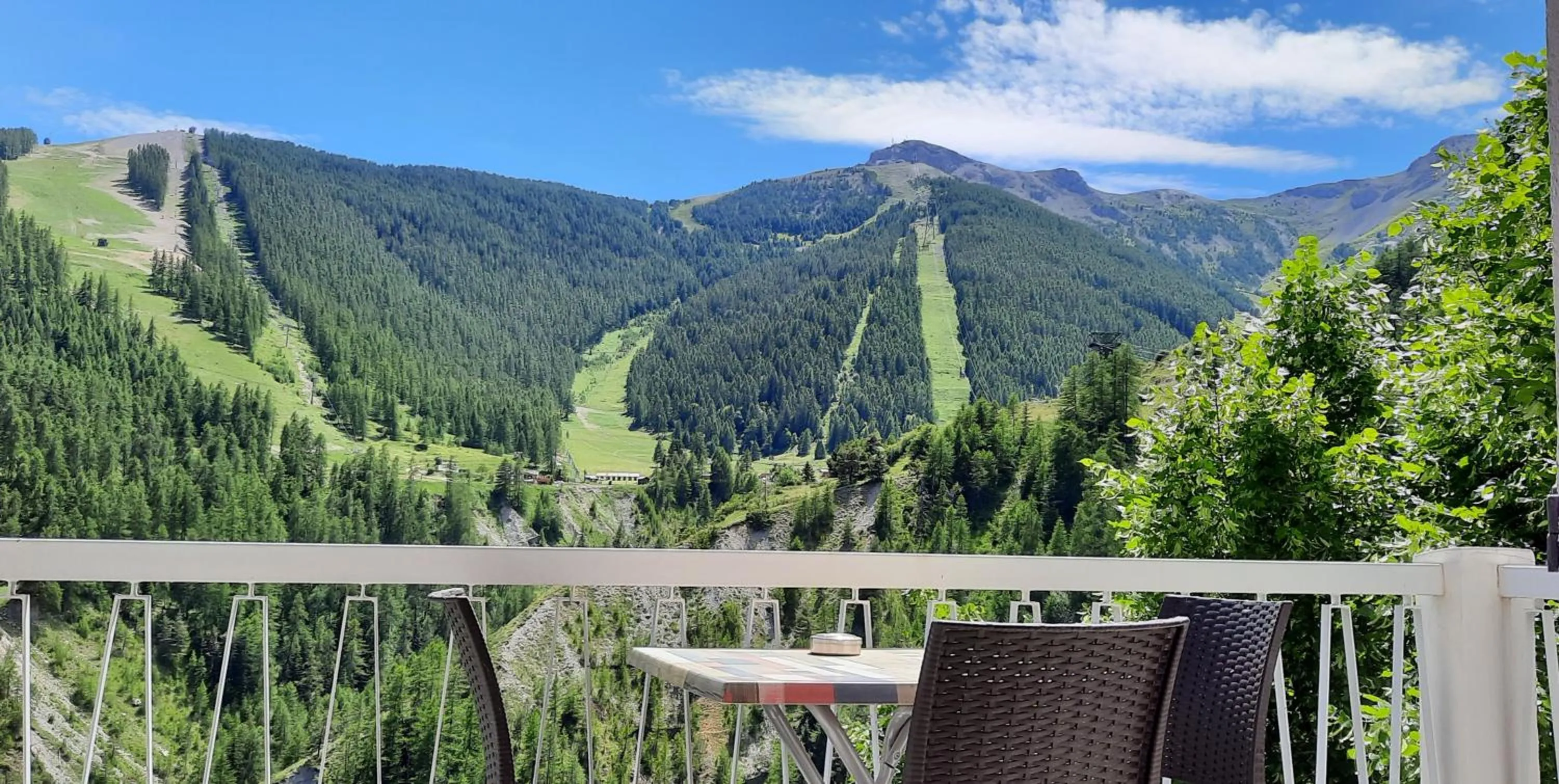 Natural landscape in Hôtel Chastellares