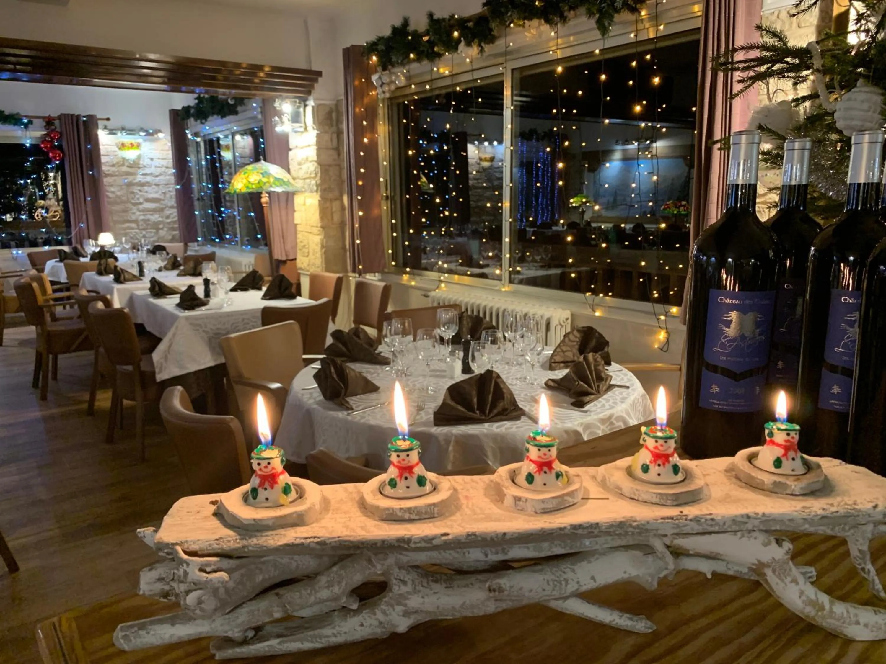 Restaurant/places to eat in Hôtel Chastellares