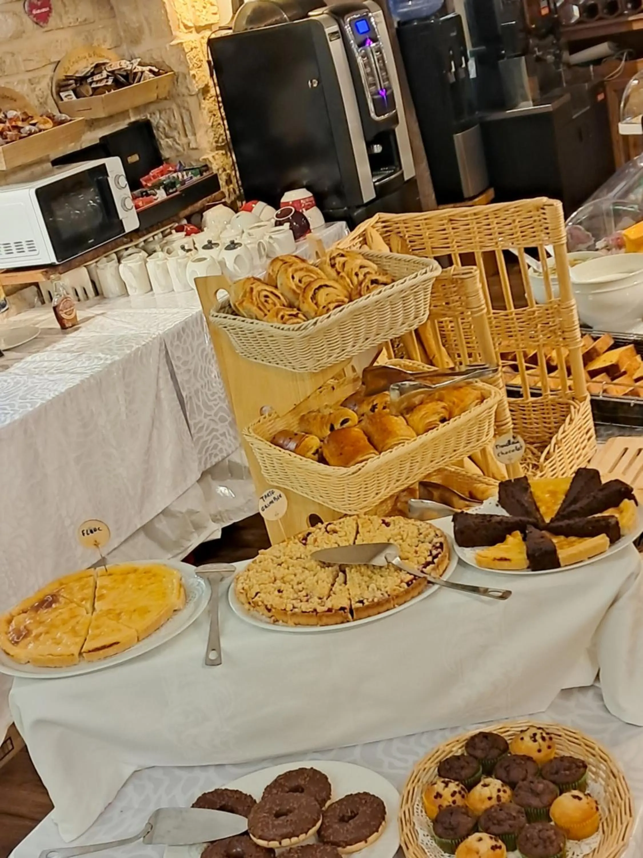 Buffet breakfast in Hôtel Chastellares