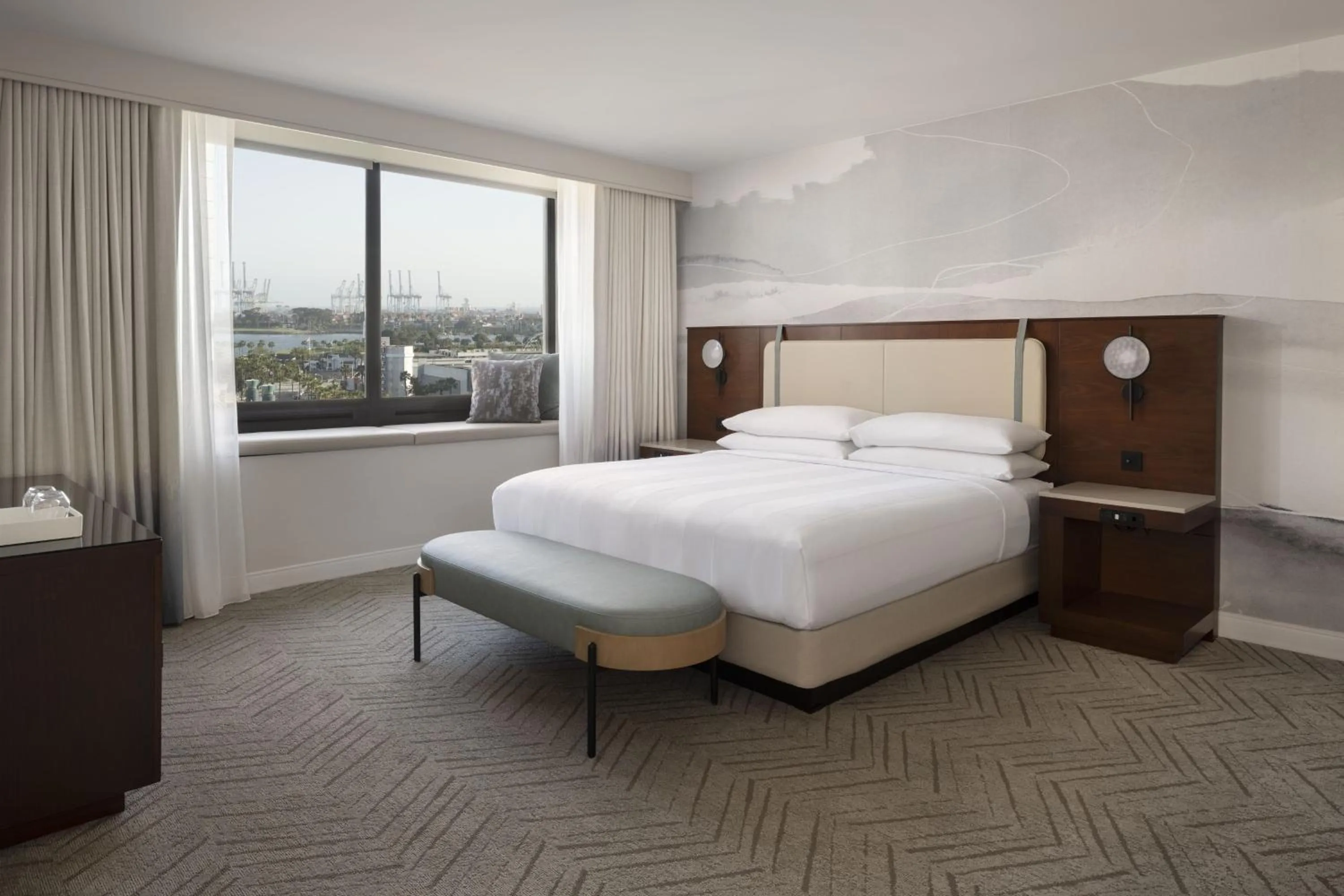 Photo of the whole room, Bed in Marriott Long Beach Downtown