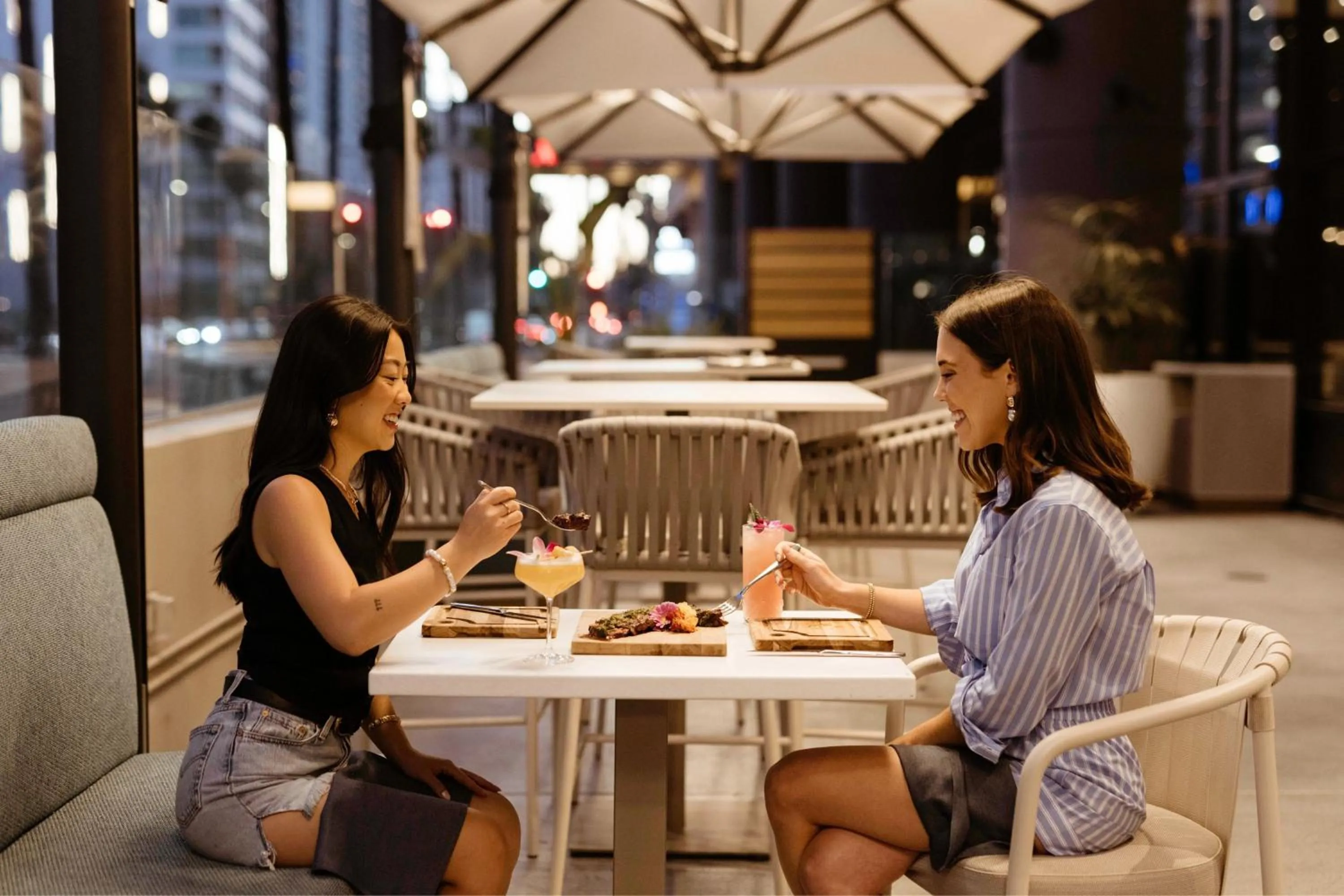 Restaurant/places to eat in Marriott Long Beach Downtown