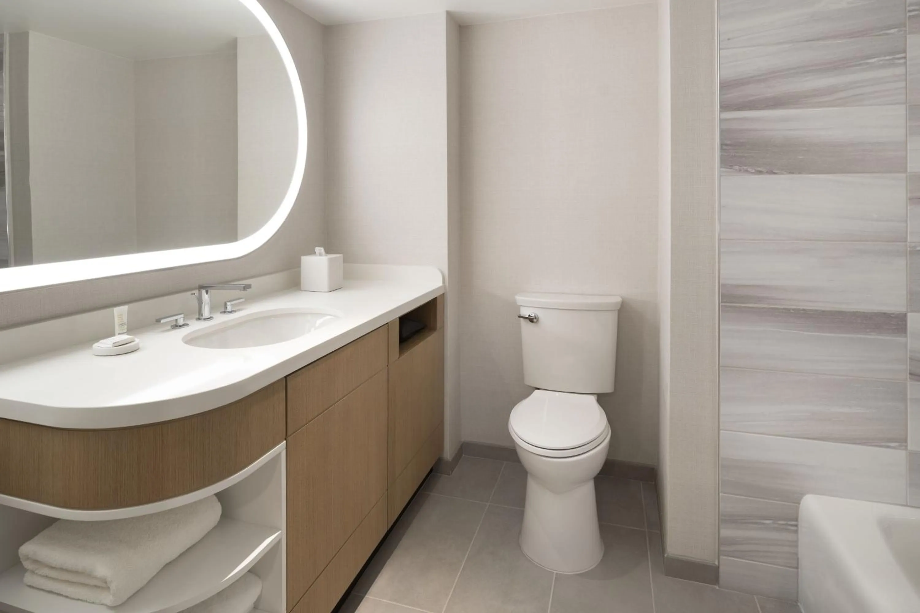 Bathroom in Marriott Long Beach Downtown