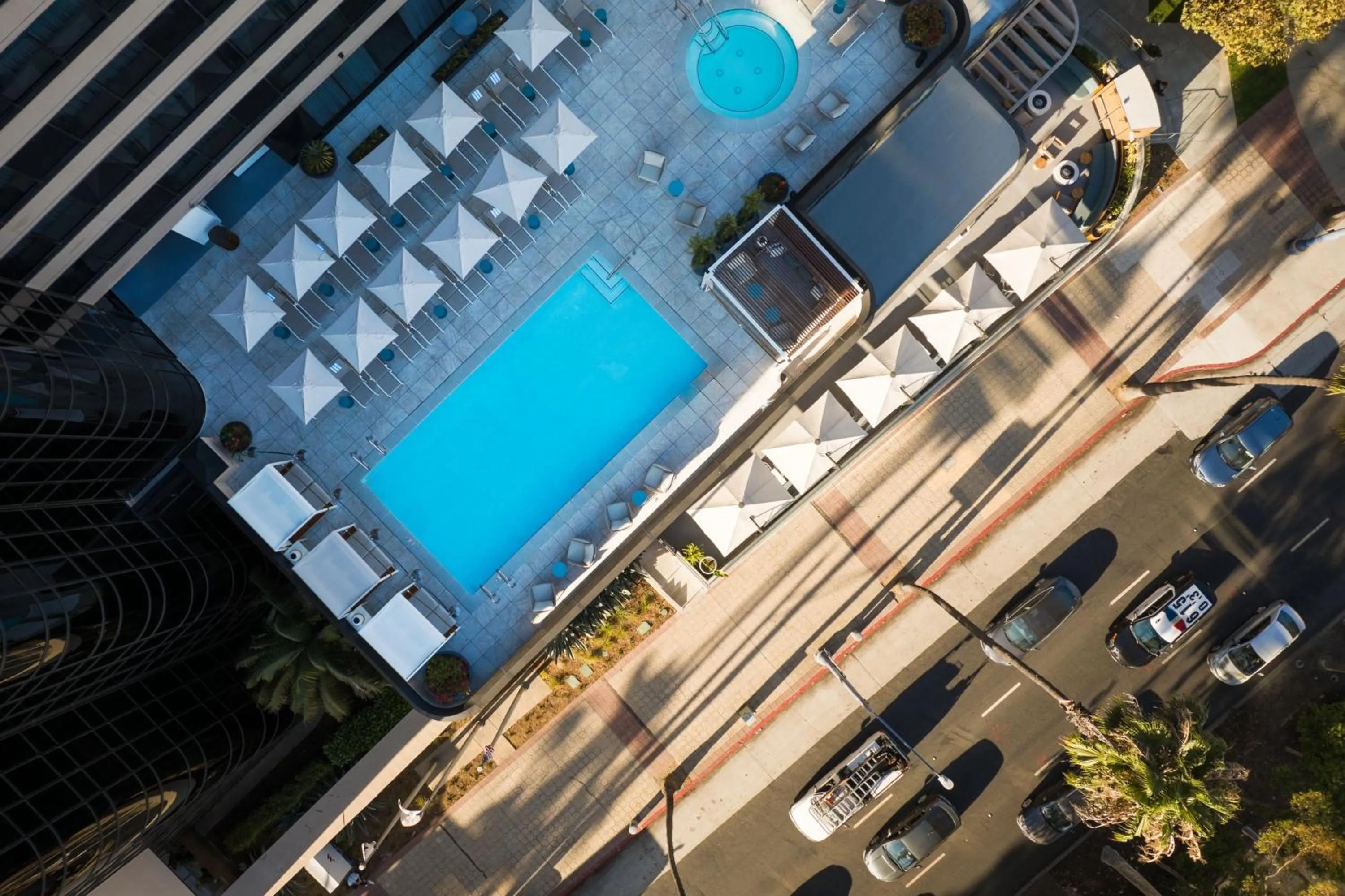 Swimming pool in Marriott Long Beach Downtown