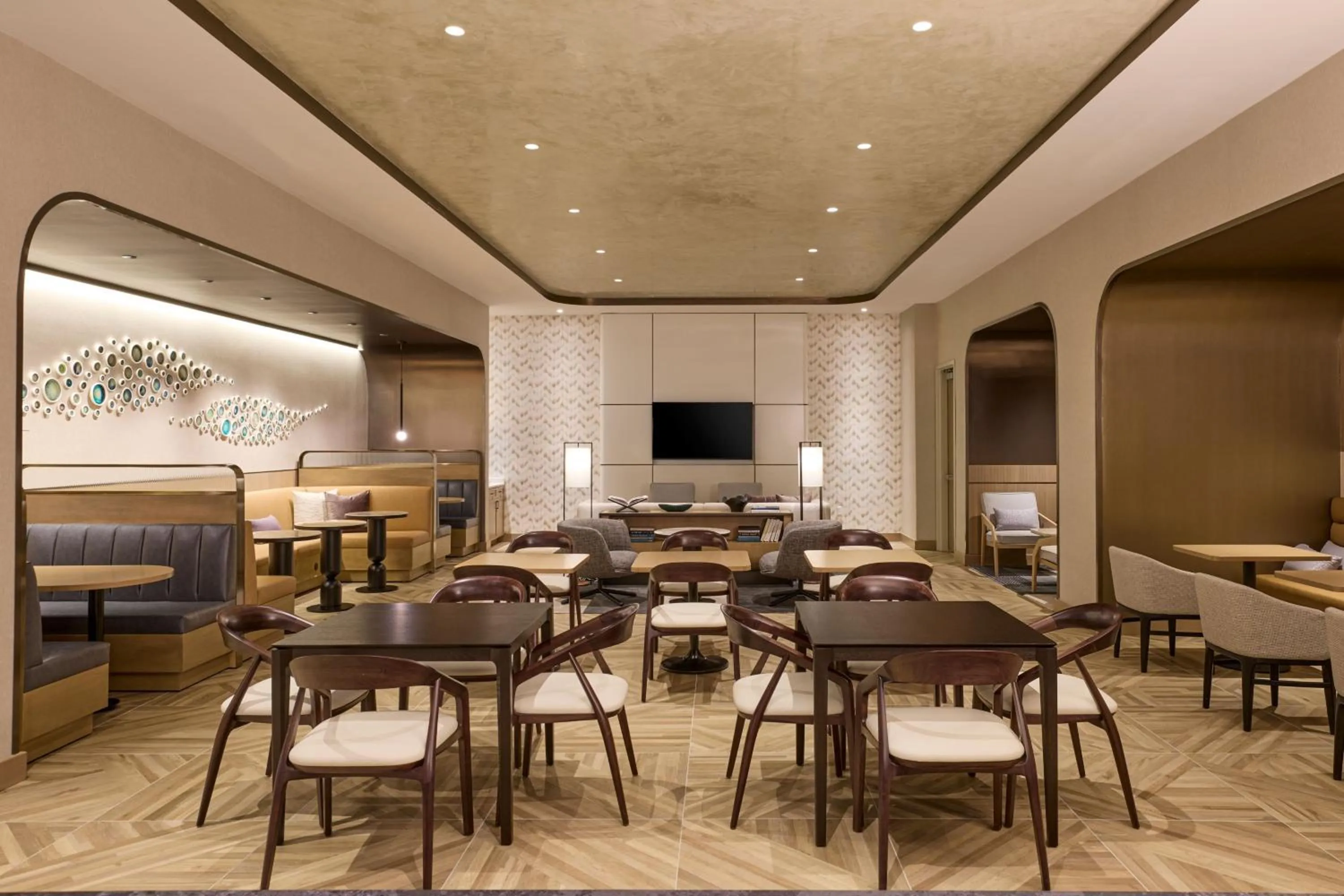 Lounge or bar in Marriott Long Beach Downtown