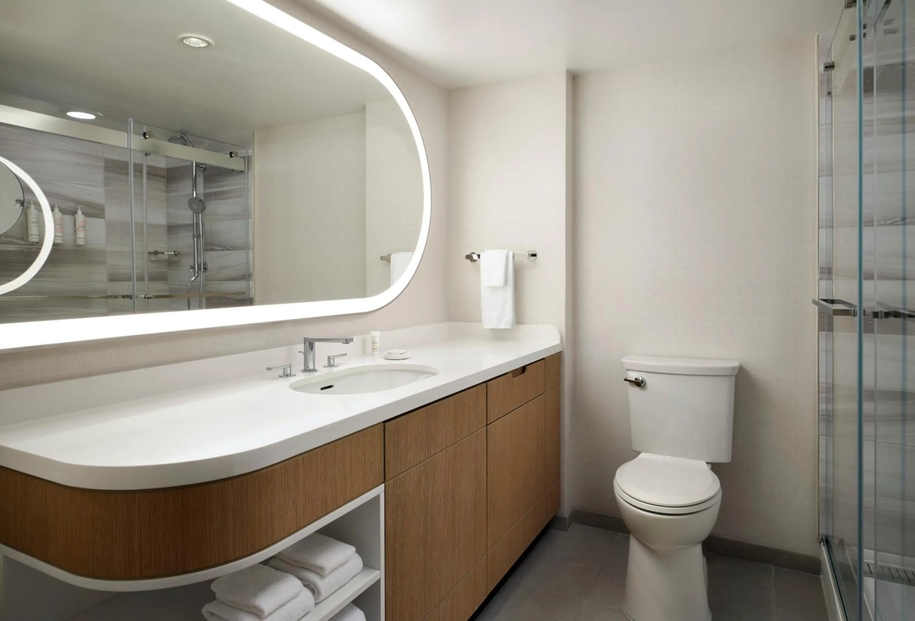 Shower in Marriott Long Beach Downtown