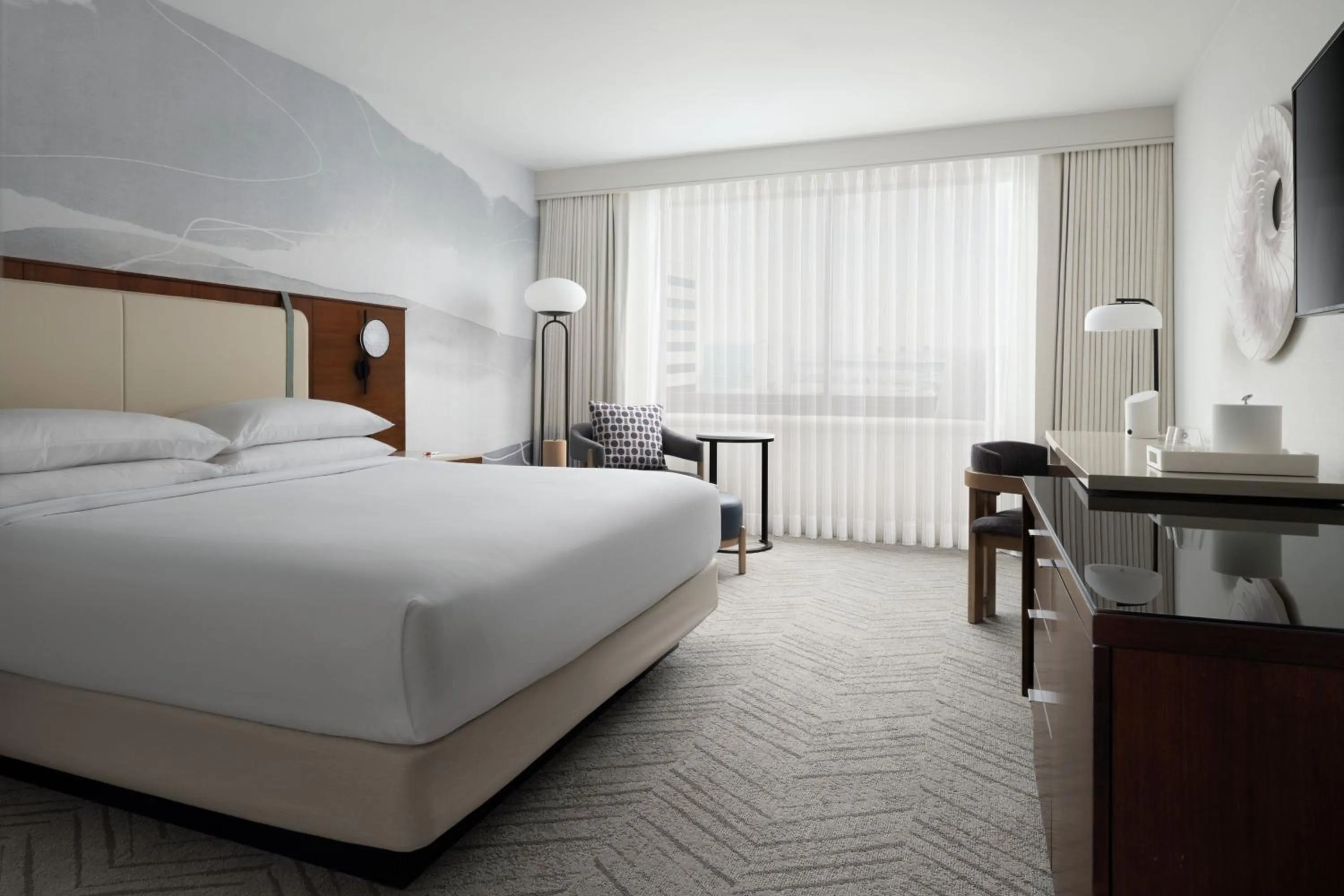 Photo of the whole room, Bed in Marriott Long Beach Downtown