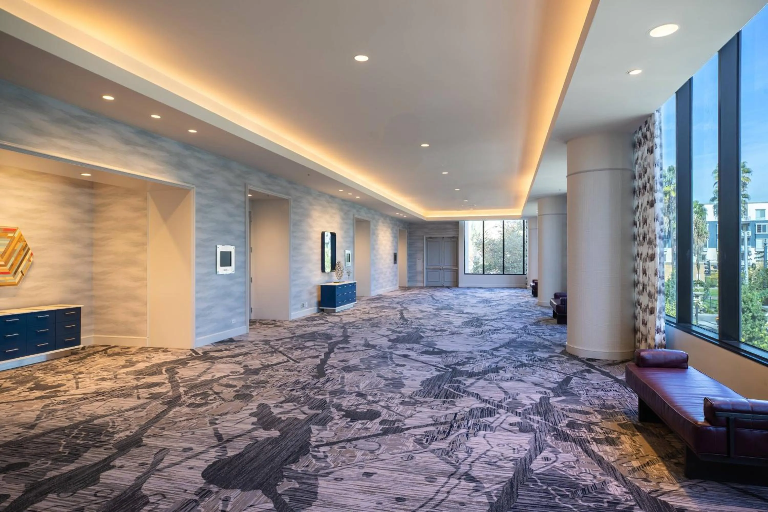 Lounge or bar in Marriott Long Beach Downtown