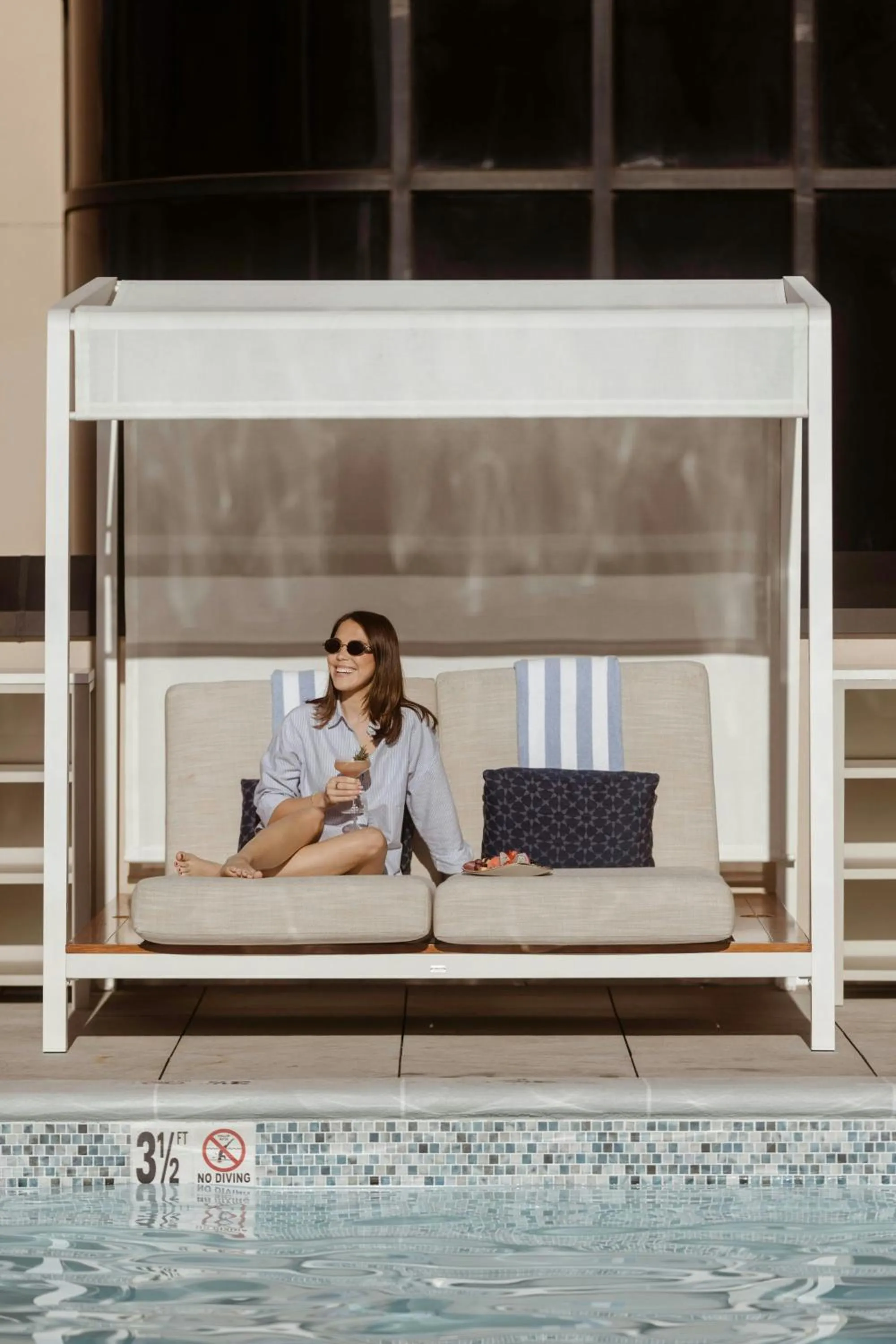 Swimming pool in Marriott Long Beach Downtown