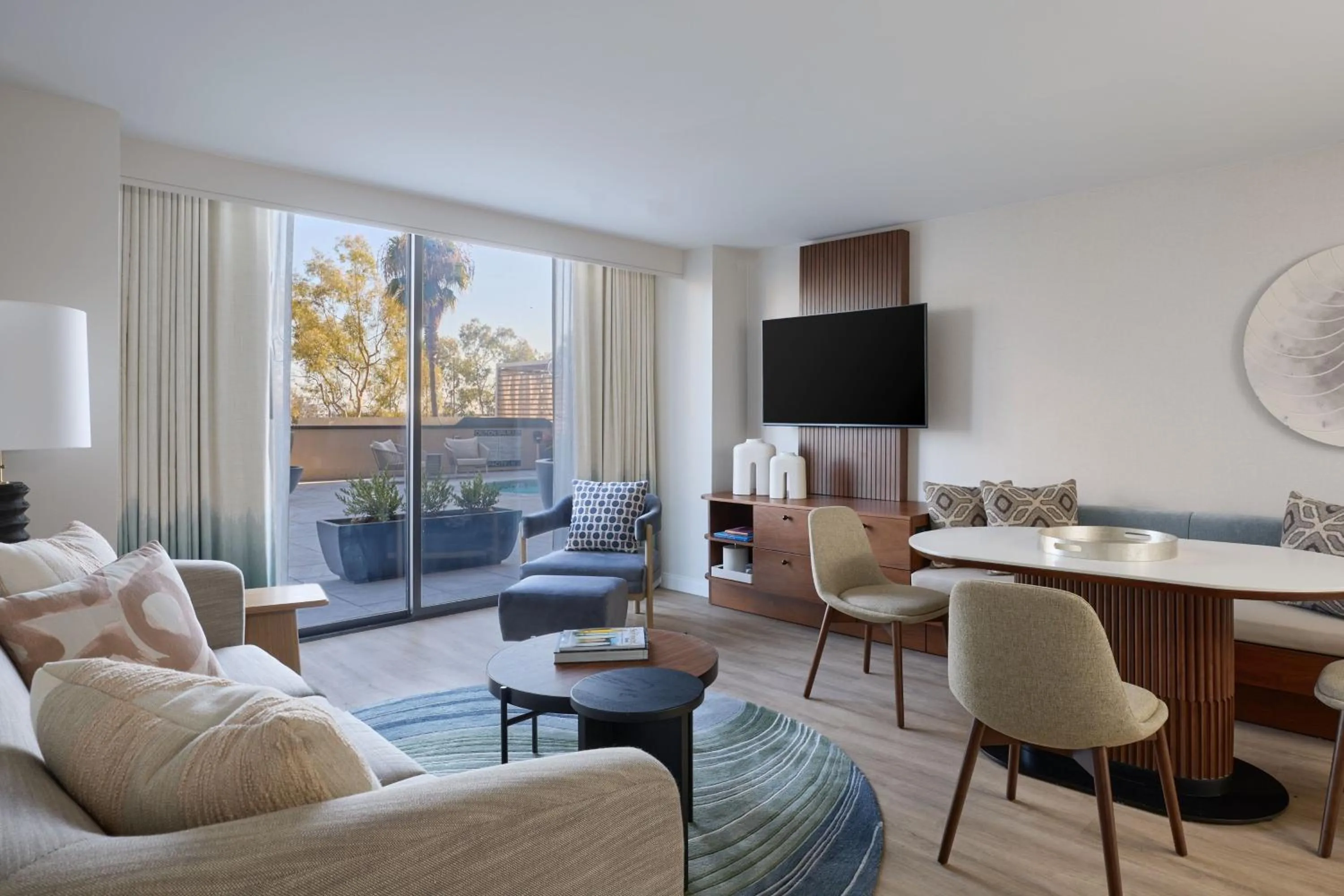 Swimming pool in Marriott Long Beach Downtown