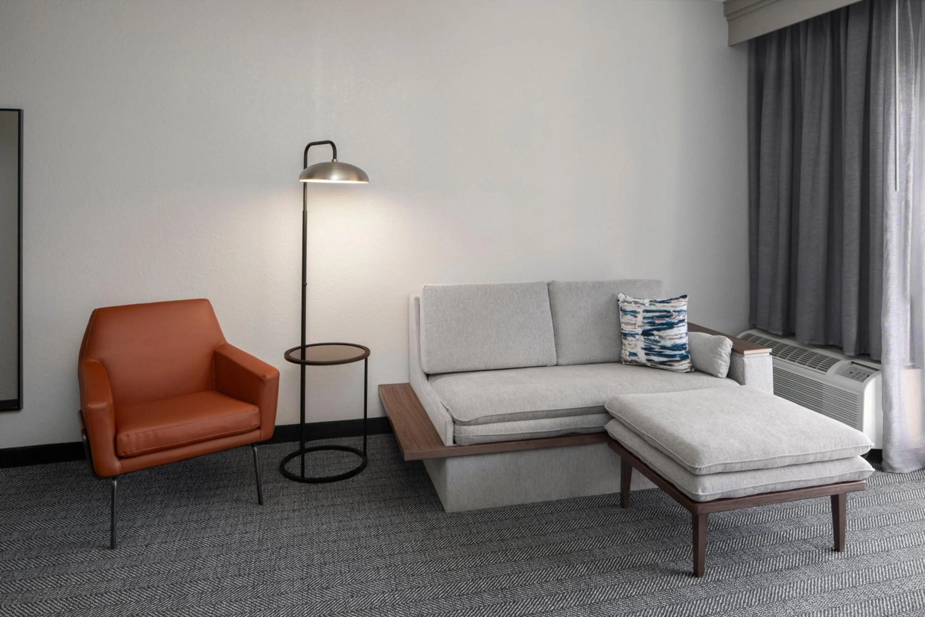 Photo of the whole room in Courtyard by Marriott Little Rock West