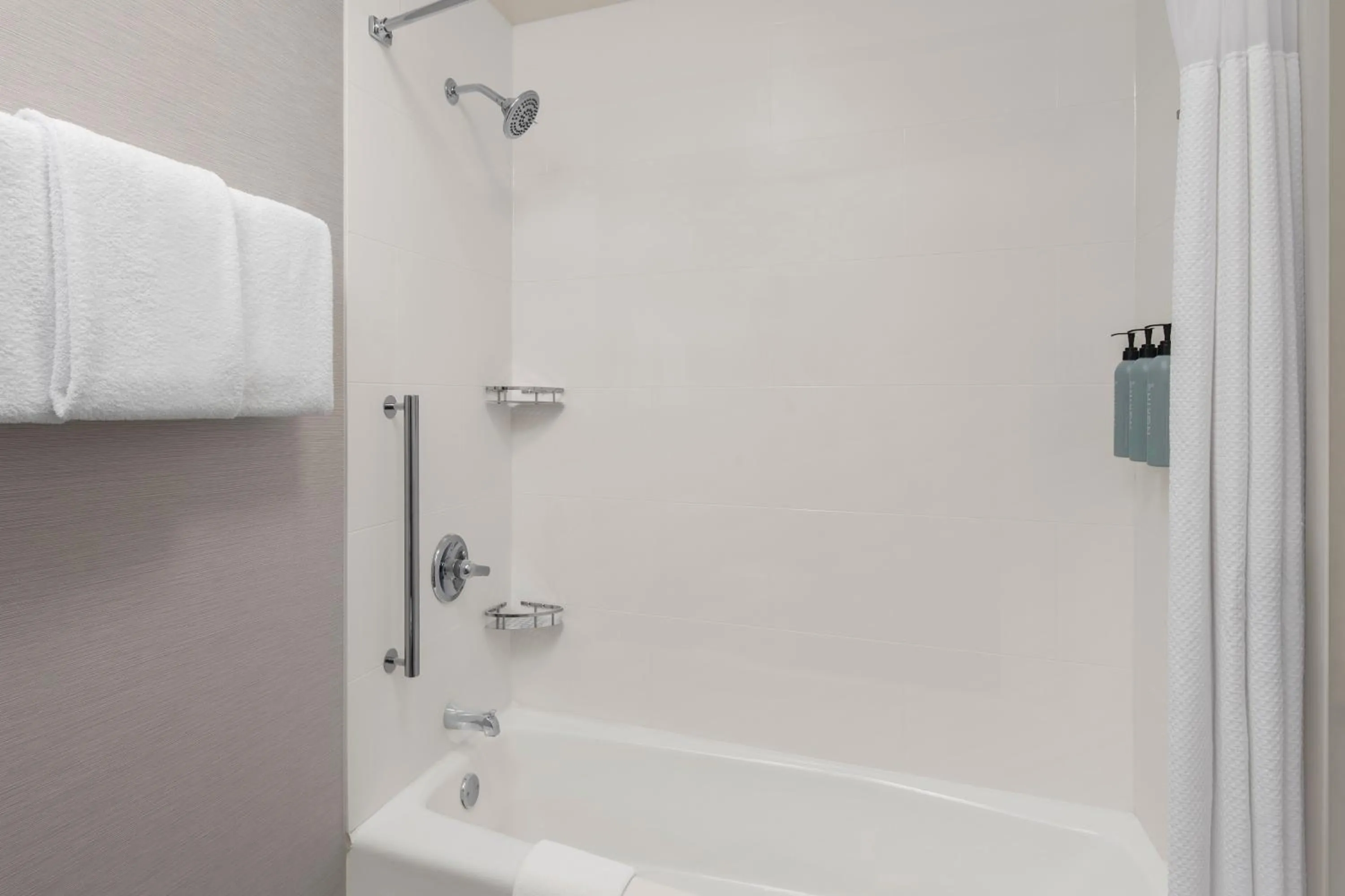 Shower in Courtyard by Marriott Little Rock West