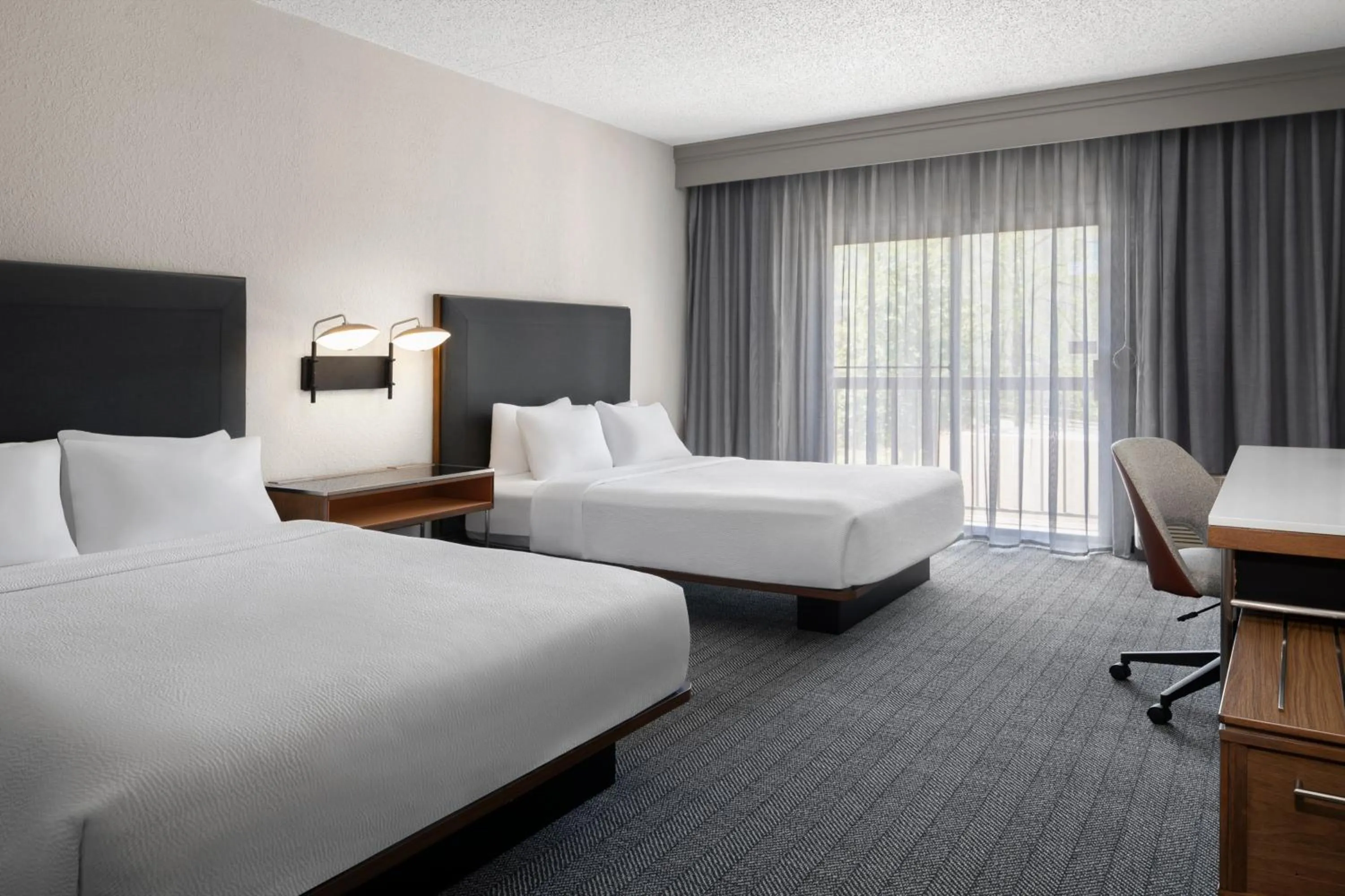 Photo of the whole room, Bed in Courtyard by Marriott Little Rock West