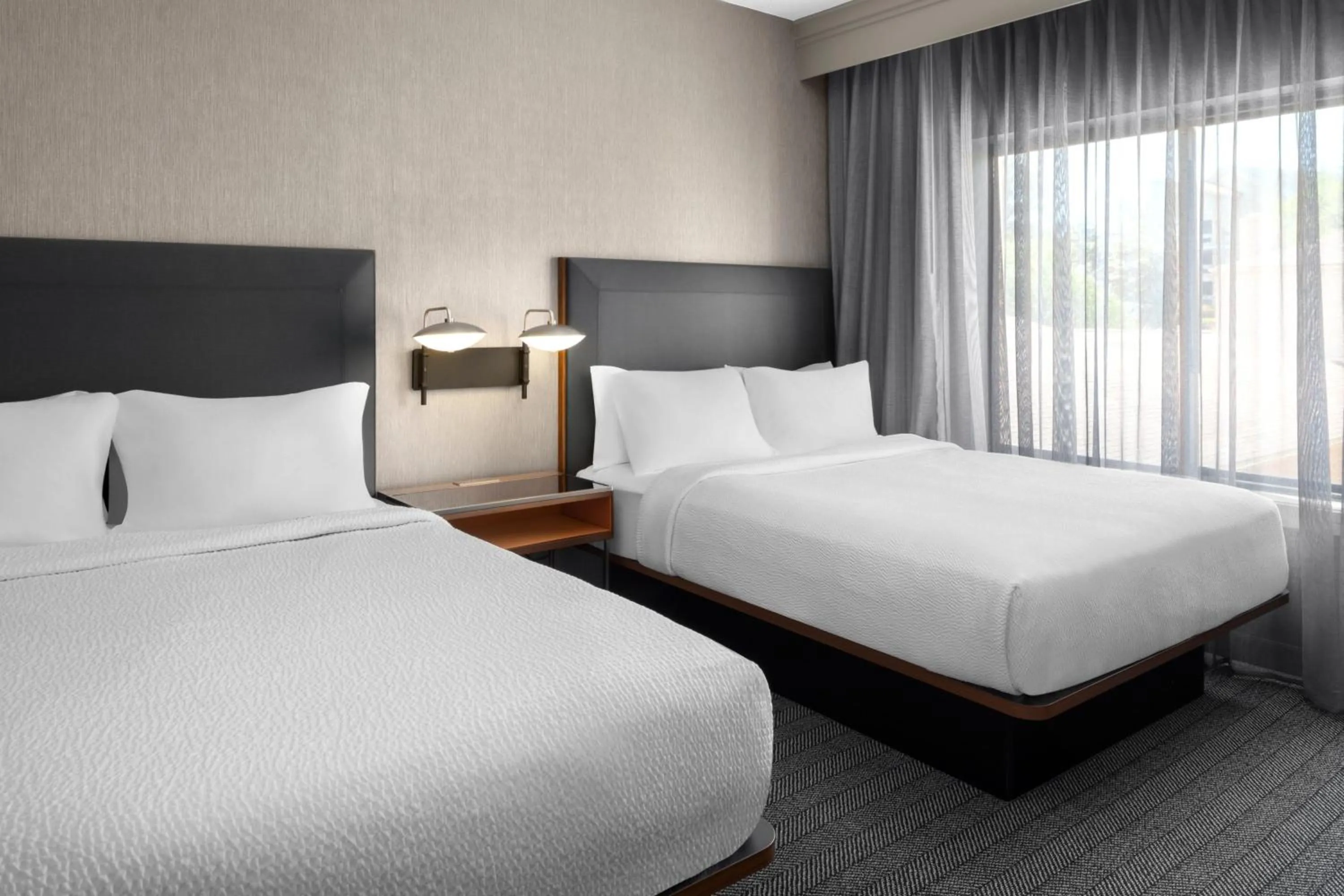 Photo of the whole room, Bed in Courtyard by Marriott Little Rock West