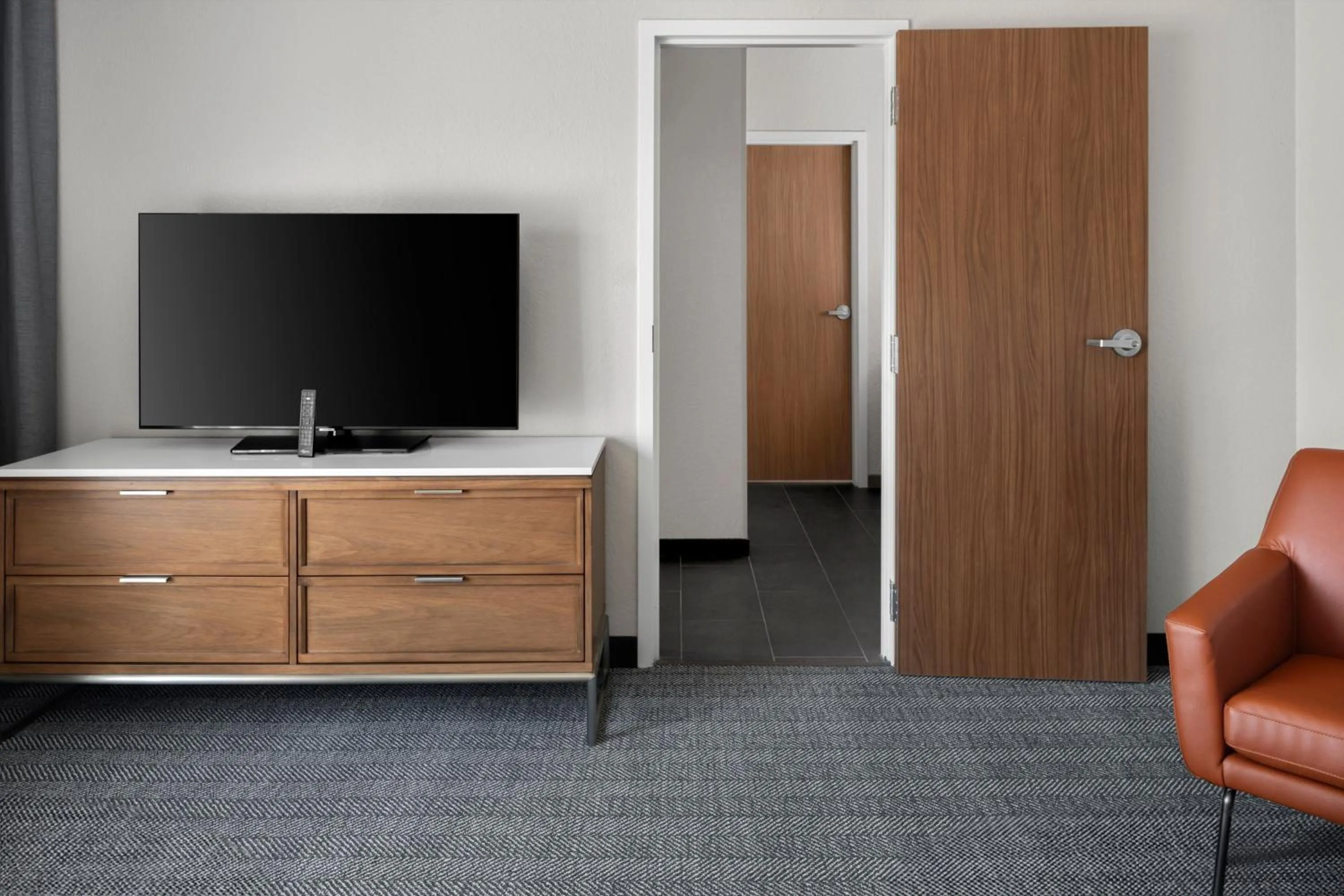 Photo of the whole room in Courtyard by Marriott Little Rock West