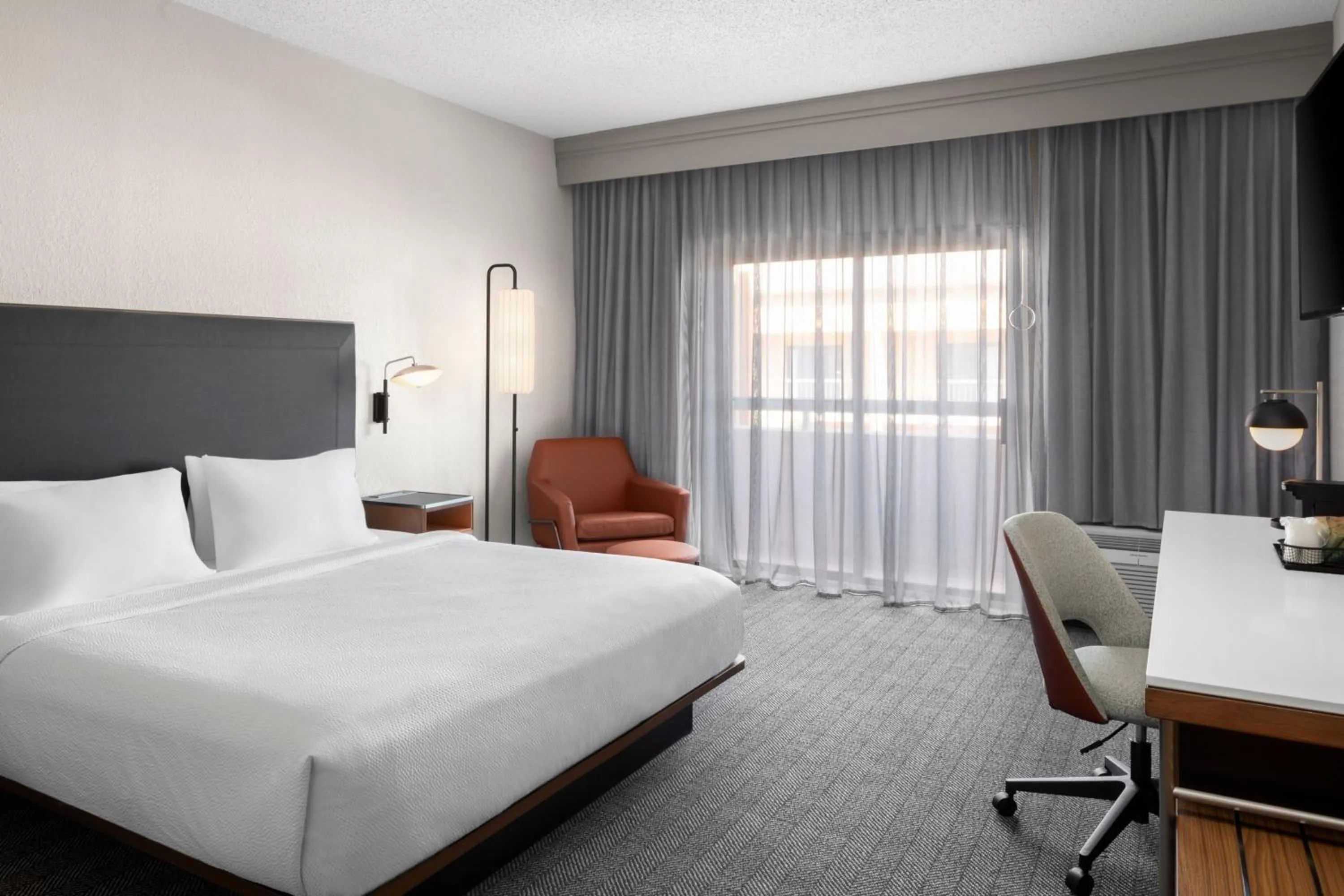 Photo of the whole room, Bed in Courtyard by Marriott Little Rock West