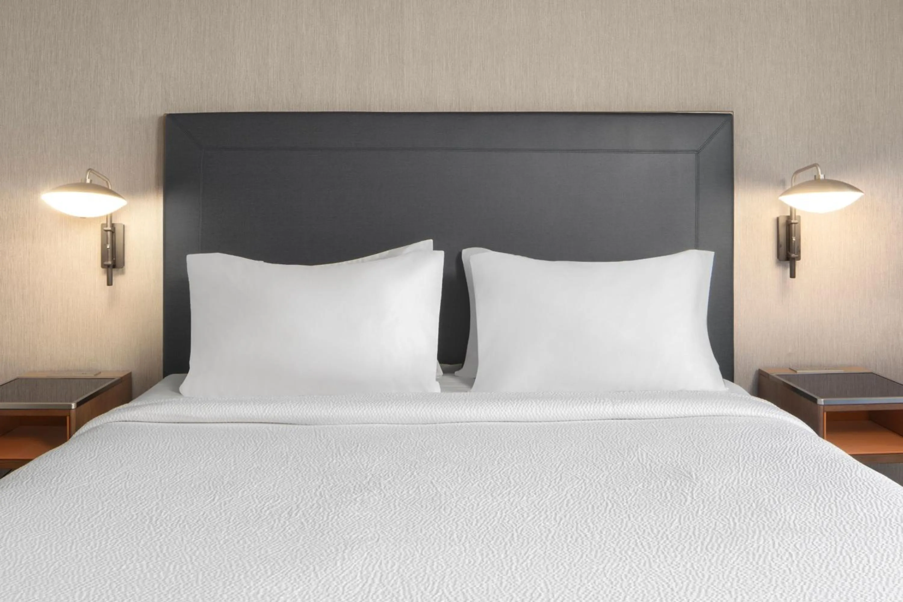 Photo of the whole room, Bed in Courtyard by Marriott Little Rock West