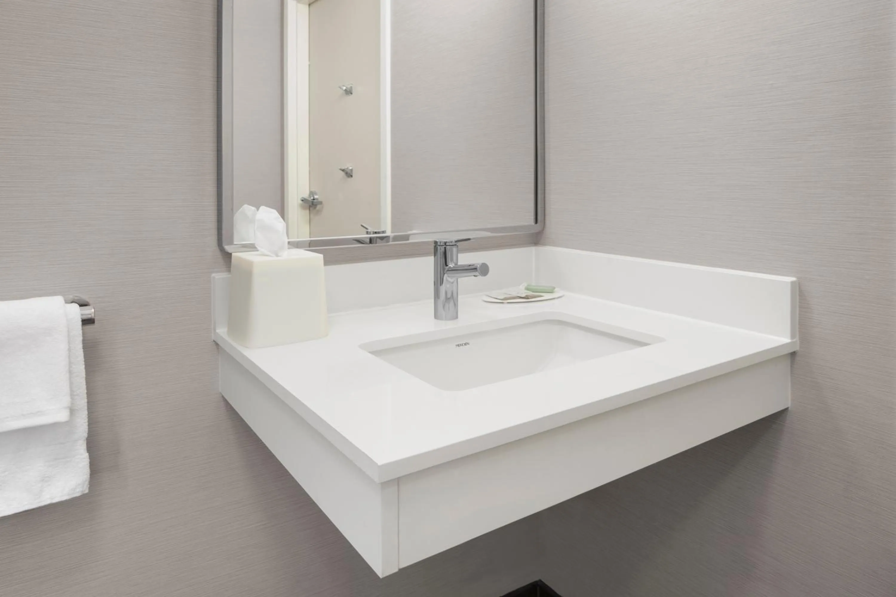 Bathroom in Courtyard by Marriott Little Rock West