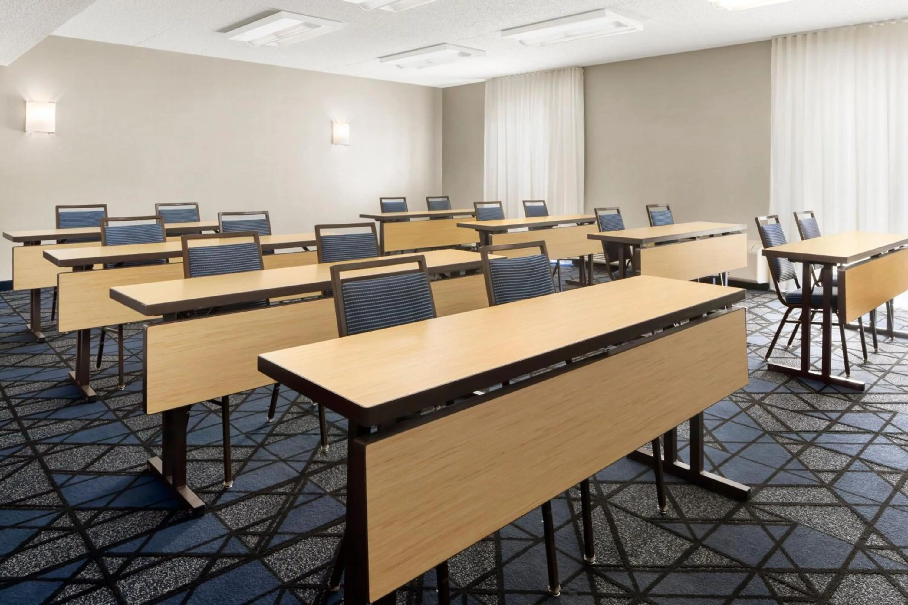 Meeting/conference room in Courtyard by Marriott Little Rock West