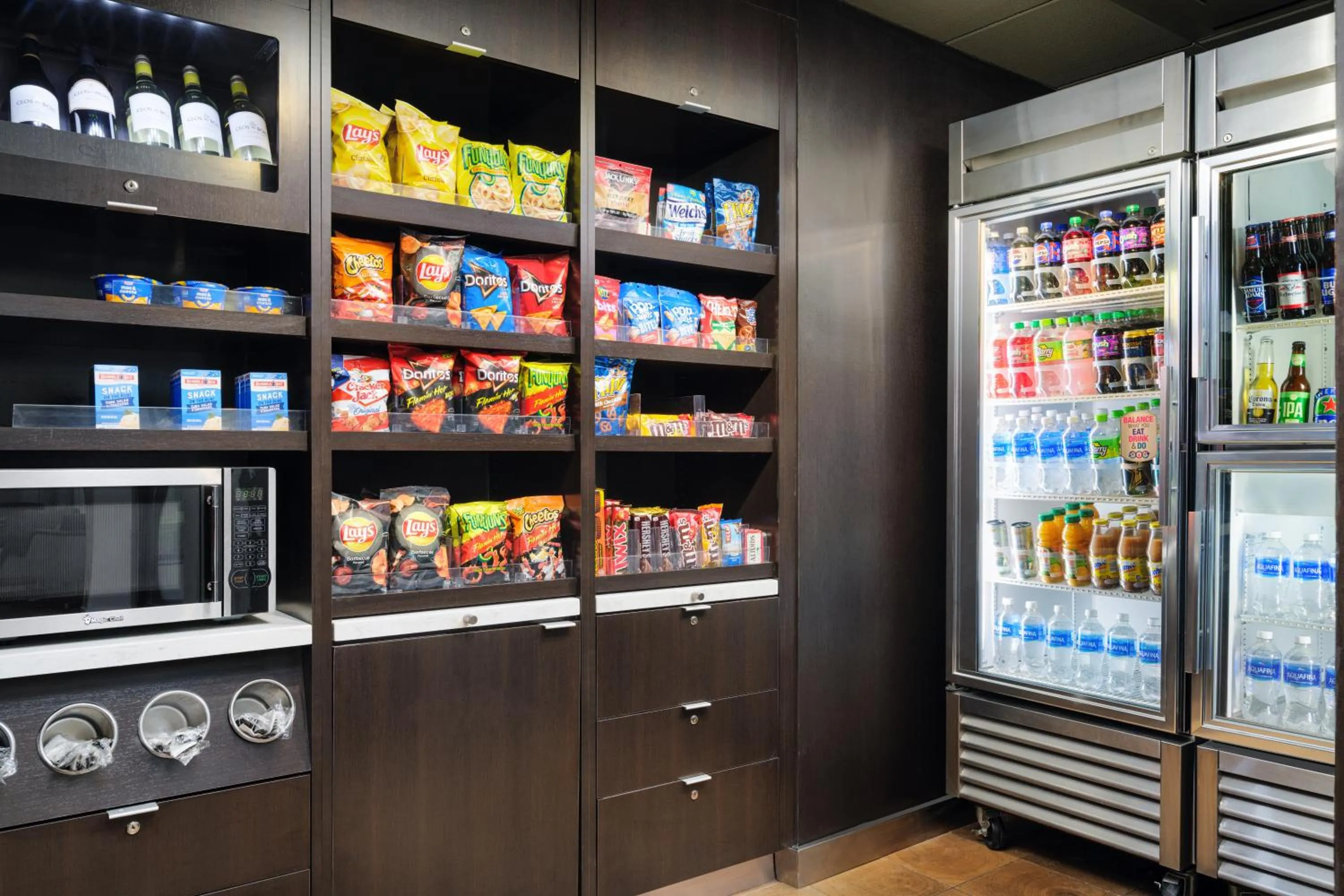 Supermarket/grocery shop in Courtyard by Marriott Little Rock West