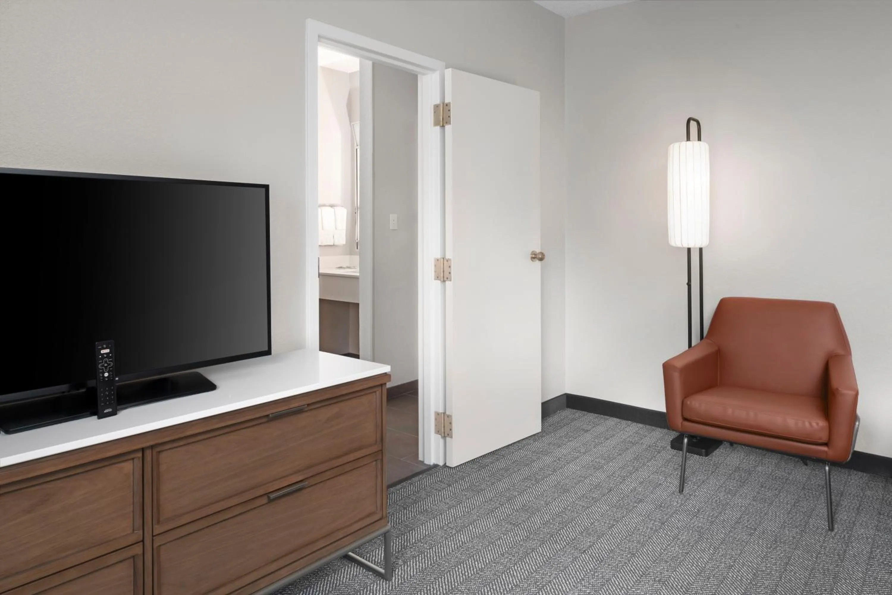 TV and multimedia in Courtyard by Marriott Little Rock West
