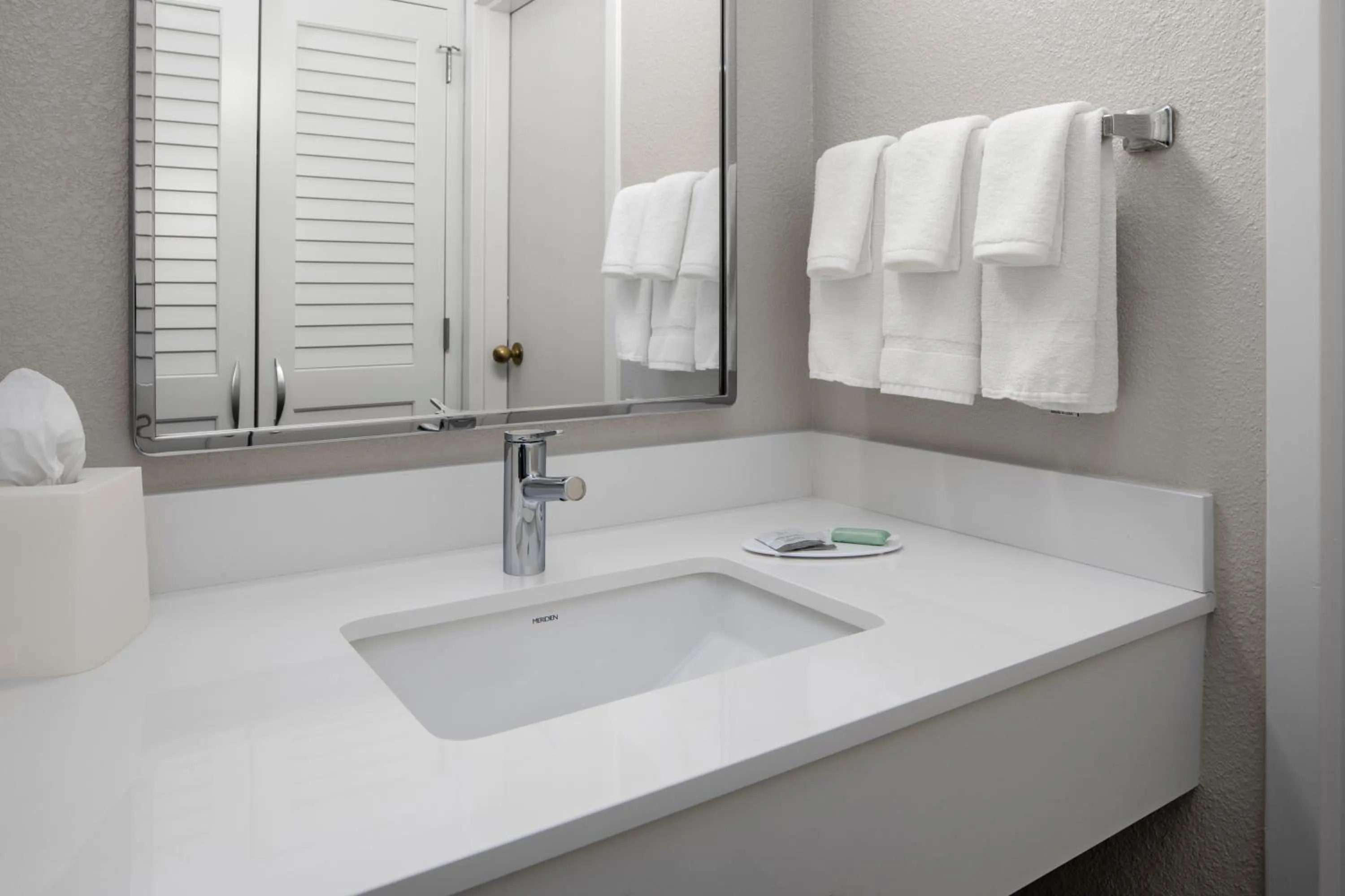 Bathroom in Courtyard by Marriott Little Rock West