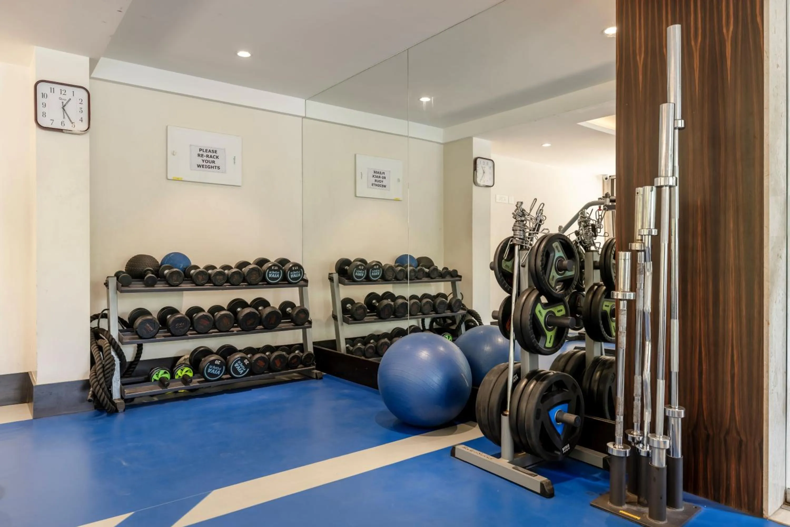 Fitness centre/facilities in Quality Inn Patria Suites, Rajkot