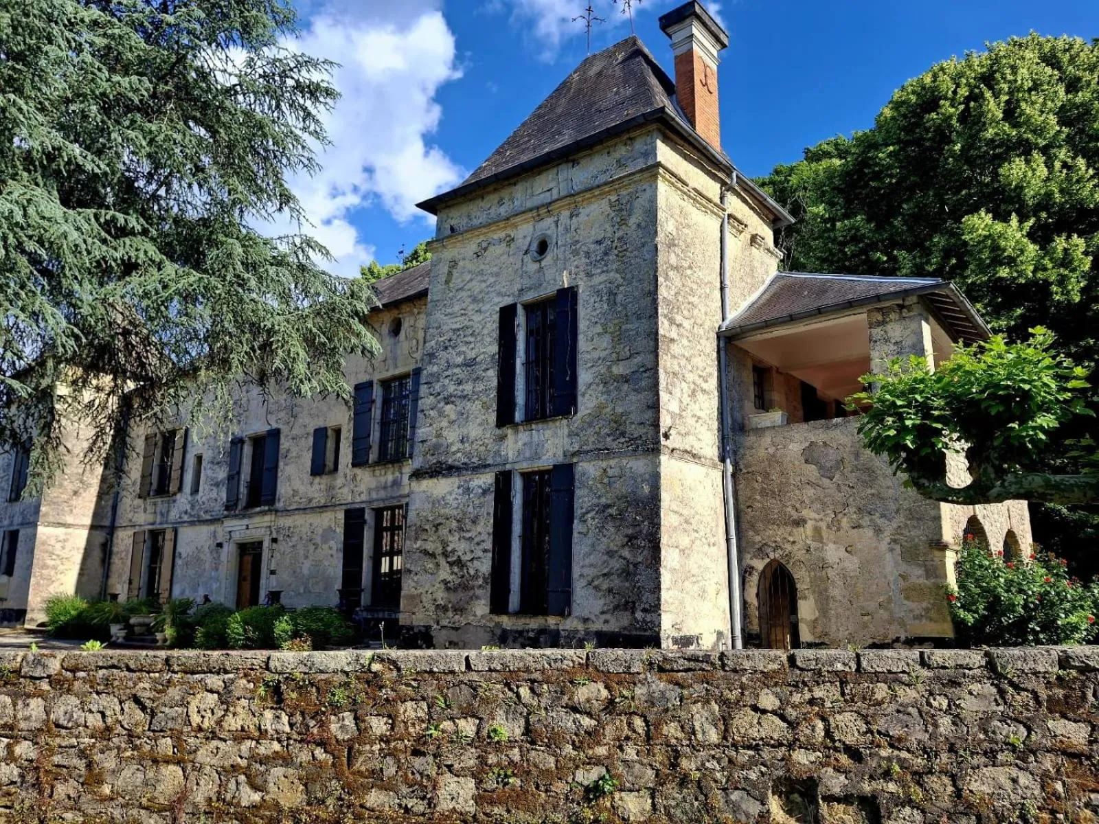 Property building in Château de Courtebotte