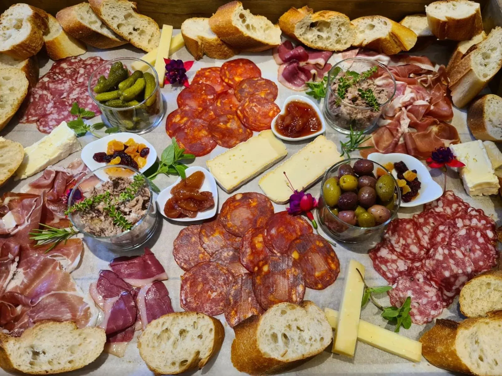 Food and drinks in Château de Courtebotte